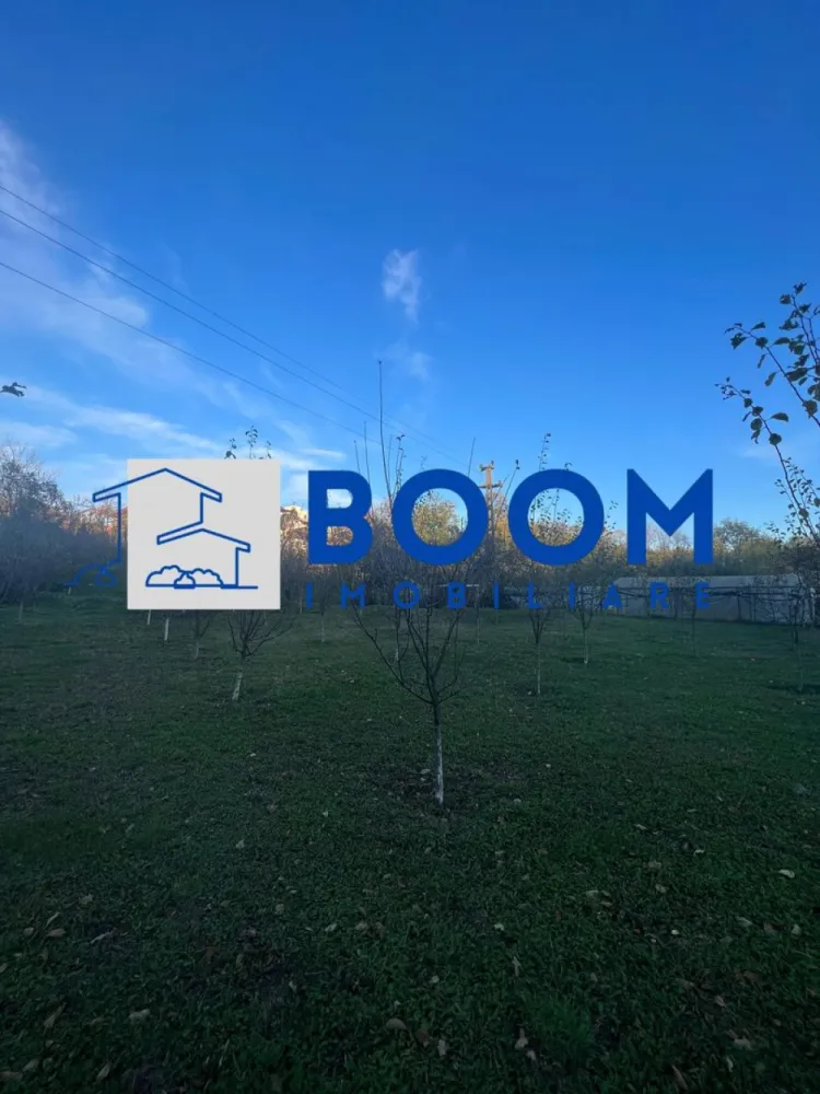 Casa cu livada | Bujoreni | 1550 mp - MAAC Imobiliare vă propune spre vânzare o casă bătrânească, situată în comuna Bujoreni, zona Gura Văii, într-un cadru natural deosebit, perfect pentru cei care își doresc liniște, aer curat și apropierea de oraș.

Proprietatea are o suprafață construită de 80 mp și este amplasată pe un teren generos de 1.550 mp, pe care se află și o livadă cu pomi fructiferi.

Caracteristici principale:

* Suprafață construită: 80 mp
* Suprafață teren: 1.550 mp
* Deschidere generoasă la drum principal
* Categorie teren: intravilan
* Utilități disponibile:

* Apă curentă
* Energie electrică
* Gazele se află la limita proprietății
* Acces facil direct din drum
* Pe teren se află o livadă bine întreținută, ideală pentru relaxare sau grădinărit

Locație:

Proprietatea este situată în Gura Văii, Bujoreni, pe drumul care duce către Mănăstirea Frăsinei, la o distanță de aproximativ 10-15 minute de Râmnicu Vâlcea.
Zona este una liniștită, cu acces facil și vecinătăți îngrijite, ideală pentru o locuință permanentă sau o casă de vacanță.

O oportunitate excelentă pentru cei care caută o proprietate cu potențial, cu deschidere generoasă la stradă, într-o zonă frumoasă și ușor accesibilă, aproape de oraș, dar în mijlocul naturii!

Pentru mai multe detalii sau pentru programarea unei vizionări, contactați echipa MAAC Imobiliare, specificand ID: CP2796900 - SP