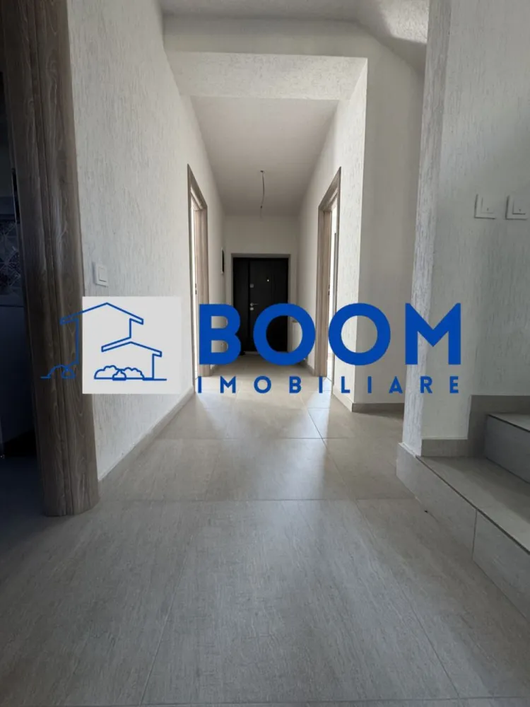Casa 4 Camere | Teren 300MP | Zona - Vladesti Priporu - BOOM Imobiliare va propune spre vanzare o casa P+M in Vladesti - Priporu

An finalizare 2025,stare noua nelocuita,finisata si functionala 100%

suprafata teren 300mp

supr.construita -165mp

terasa acoperita -20mp

1.Compartimentare interioara: 

-parter: camera zi+bucatarie deschisa , birou, dormitor baie cu wc lavoar cada camera tehnica debara spatiu depozitare

-etaj - suita matrimoniala cu dressing room si baie(lavoar wc cada) 

2.Sistem constructiv:

-structura mixta Beton Armat si zidarie DUROTHERM 30S-parter,mansarda sarpanta din lemn+OSB3 tratate si ignifugate

-invelitoare tabla otel RODACH GERMAN SIMETRIC profilata vopsita negru mat
-termosistem cu polistiren 10cm EPS80 + tencuiala decorativa Webber si tamplarie PVC Salamander ROTO Click culoare gri cu geam termopan 4SEASONS

-instalatii sanitare termice teava PPR, elemente cupru, PHDE, toate zonele cu pardoseala incalzita iar in dormitoare radiatoare panouri otel

-instalatii electrice cupru si aparate montate(prize,intrerupatoare Panasonic + corpuri iluminat LED in bai si casa scarii)

-finiaje interioare tencuieli cu gled ipsos, compartimentari rigips cu zugraveli lavabile,
 placari faianta bai si bucatarie, scara interioara placata gresie, pardoseli parchet laminat 8mm in dormitoare,gresie bai si bucatarie living room,
 bai complet utilate(cada,vas WC,lavoar) 
usi de interior CLASSEN GERMAN OAK

-curtea exterioara- cu gradina amenajata(fara plante), 1loc parcare alei acces pavaj, trotuare perimetrale betonate, gard lateral beton sipca metal 
porti acces front stradal metal usi garaj automate cu 2telecomenzi
 
3.Utilitati:
-bransamente utilitati- curent electric 220VHidroelectrica
- apa si canalizare APAVIL, 
-gaz Engie (centrala IMMERGAS VICTRIX Terra 28kw montata inclusa cu ISCIR efectuat) -

CP3195750