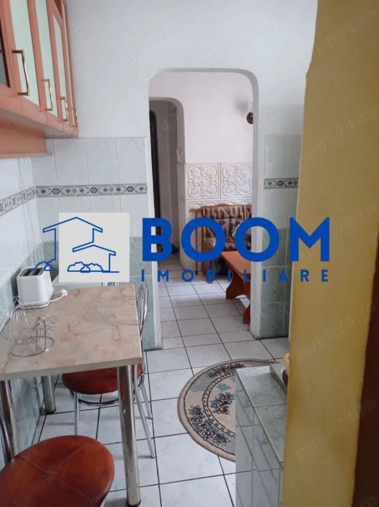 Apartament | 3 camere | Traian | Etaj 3 - Apartament cu 3 camere – Zonă Traian, locație liniștită

BOOM Imobiliare vă propune spre vânzare un apartament cu 3 camere, situat într-o zonă liniștită, în cartierul Traian, ideal atât pentru locuit, cât și pentru investiție.

Suprafață utilă: 60 mp
Suprafață construită: 65 mp
Etaj:3
Compartimentare:funcțională, bine organizată
Finisaje:clasice
Gigacalorimetru

Locația este un mare avantaj, fiind în apropierea spitalului, a magazinelor și a diverselor spații cu activități comerciale și servicii, oferind acces rapid către punctele de interes ale orașului.

Apartamentul este luminos, bine întreținut și oferă viitorilor proprietari posibilitatea de a-l personaliza în funcție de propriul stil.

Avantaje:

* Zonă liniștită, accesibilă
* Etaj intermediar
* Compartimentare eficientă
* Aproape de spital, magazine și alte facilități
* Ideal pentru familie sau investiție

Pentru mai multe detalii și programarea unei vizionări, contactați BOOM Imobiliare.
id: CP3195763