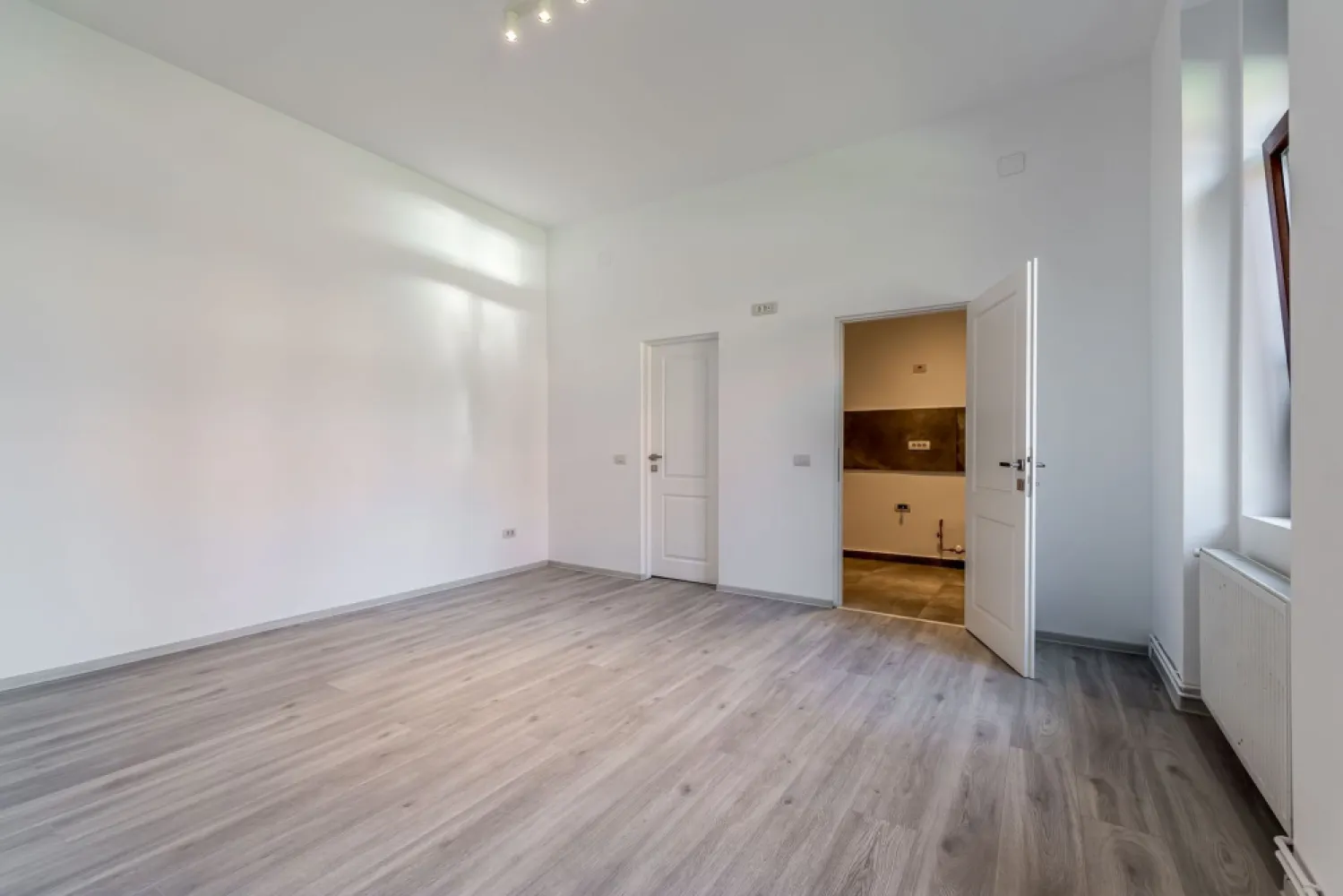 De vânzare apartmanent central | parter | renovat