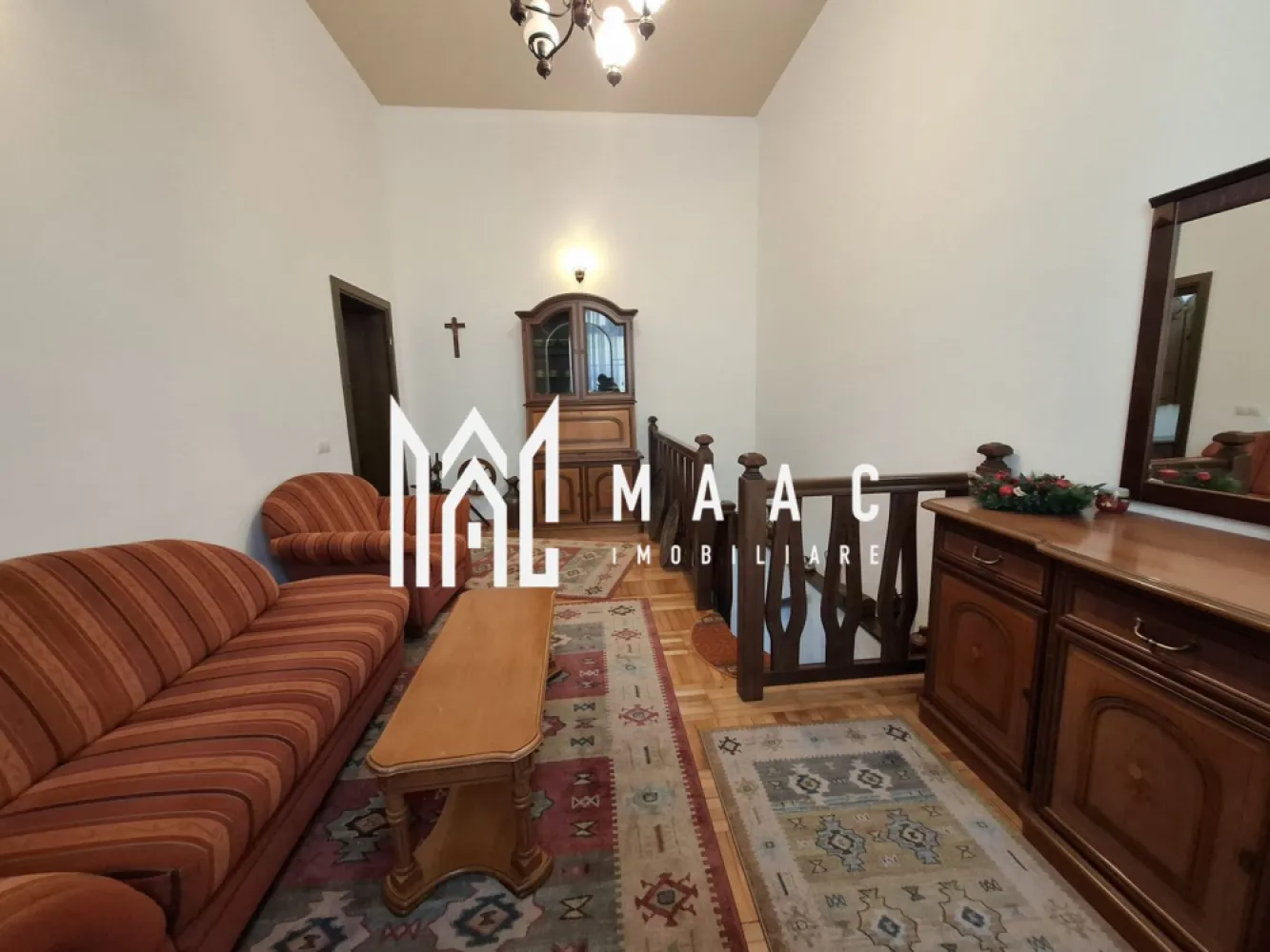 Apartament 2 Camere | 68 MPU | Centrul Istoric - MAAC Imobiliare oferă spre vânzare un apartament deosebit, situat într-o vilă elegantă din centrul istoric al Sibiului. Apartamentul are o suprafață de 68 mp și se vinde complet mobilat și utilat, fiind pregătit pentru mutare imediată sau pentru investiție în regim hotelier. Compartimentare: • living / cameră principală • dormitor • bucătărie • baie Avantaje: Locație ultracentrală, într-o zonă pietonală Ideal pentru locuit sau investiție turistică Apartament complet mobilat și utilat În imediata apropiere se află numeroase puncte de interes: restaurante, magazine, școli, creșe și instituții importante precum Primăria Municipiului Sibiu și Biserica Sfânta Treime, precum și alte atracții turistice ale orașului. Pentru mai multe informații sau pentru programarea unei vizionări, vă rugăm să ne contactați și să specificați ID-ul proprietății: CP2958017. }}