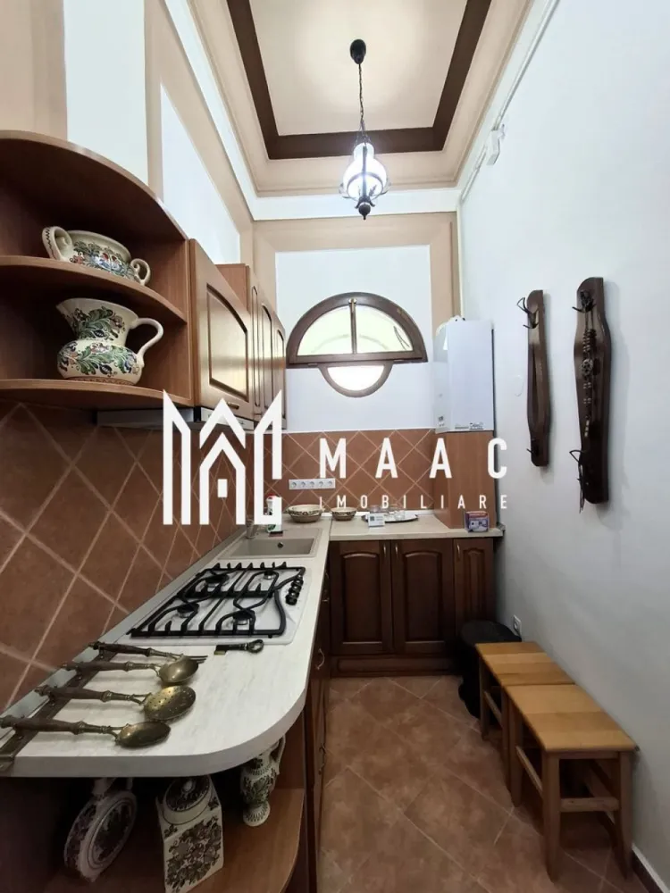 Apartament 2 Camere | 68 MPU | Centrul Istoric - MAAC Imobiliare oferă spre vânzare un apartament deosebit, situat într-o vilă elegantă din centrul istoric al Sibiului. Apartamentul are o suprafață de 68 mp și se vinde complet mobilat și utilat, fiind pregătit pentru mutare imediată sau pentru investiție în regim hotelier. Compartimentare: • living / cameră principală • dormitor • bucătărie • baie Avantaje: Locație ultracentrală, într-o zonă pietonală Ideal pentru locuit sau investiție turistică Apartament complet mobilat și utilat În imediata apropiere se află numeroase puncte de interes: restaurante, magazine, școli, creșe și instituții importante precum Primăria Municipiului Sibiu și Biserica Sfânta Treime, precum și alte atracții turistice ale orașului. Pentru mai multe informații sau pentru programarea unei vizionări, vă rugăm să ne contactați și să specificați ID-ul proprietății: CP2958017. }}