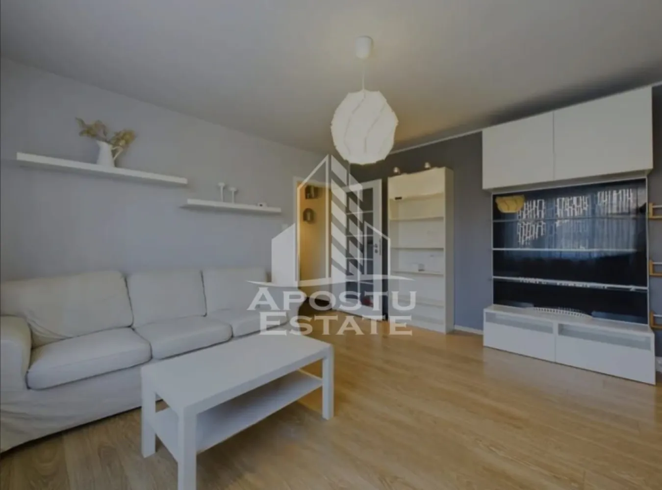 Apartament 2 camere, de inchiriat, Central, Timisoara - Agentia imobiliara APOSTU ESTATE va propune spre inchiriere un apartament cu 2 camere, spatios si luminos, situat in zona Central, o zona linistita si bine pozitionata. potrivit pentru cupluri,familii, sau persoane care isi doresc o locuinta unde sa se simta confortabil.

Suprafata utila: 50 mp

Compartimentare eficienta:

-Hol de acces generos

-Bucatarie complet mobilata si utilata

-Living luminos si spatios

-Dormitor mobilat si utilat

-Baie prevazuta cu cada

Confort si facilitati:

-Incalzirea apartamentului: centrala proprie

-Apartamentul este complet mobilat si utilat

-Nu accepta animale de companie de catre proprietar

Localizare:

-Timis,Centru – acces facil spre magazine, supermarketul Kaufland , scoli, parcuri si mijloace de transport in comun.

Ideal pentru:

-Cupluri

-Persoane singure

Pret chirie lunara: 540Euro

Programeaza o vizionare pentru a-ti putea imagina viitorul aici!

ID intern: CP3208529 !