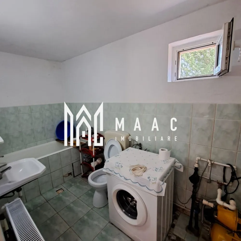 Casă individuală 2 camere | Cornățel | curte 633 mp, șură - Casă individuală cu 2 camere în Cornățel, la aproximativ 18 km de Sibiu, cu 85 mp utili, teren de 633 mp și curte cu anexe, potrivită pentru cei care caută locuire la casă aproape de oraș.

Detalii proprietate:
• Suprafață utilă: 85 mp
• Suprafață construită: 110 mp
• Teren: 633 mp
• 2 camere, 1 bucătărie separată și 1 baie
• An construcție: 1960
• 3 locuri de parcare
• Pivniță, șură de 56 mp și grădină de aproximativ 400 mp
• Utilități: gaz, curent, canalizare și apă
• Fântână cu hidrofor
• Construcție cu fundație din beton și piatră, zidărie din cărămidă și acoperiș din țiglă

Proprietatea este amplasată în satul Cornățel, comuna Roșia, cu acces rapid spre Sibiu. Curtea și grădina oferă spațiu pentru activități în aer liber, iar anexele existente pot fi utile pentru depozitare și gospodărie.

Cod anunț CP3208391. Contactați echipa MAAC Imobiliare pentru detalii suplimentare și programarea unei vizionări.