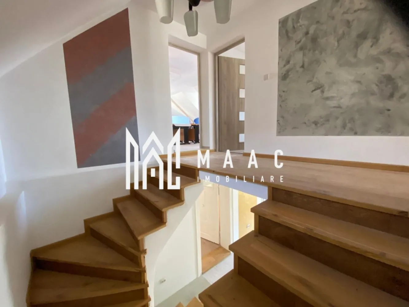 Proprietate individuală 12 camere | Cristian | 4 corpuri, 553 mp - Proprietate individuală cu 12 camere în Cristian, județul Sibiu, amplasată pe un teren de 553 mp și compusă din 4 corpuri de clădire, potrivită pentru cei care au nevoie de spații multiple în aceeași proprietate.

Detalii proprietate:
• Suprafață utilă totală: 362 mp
• Suprafață construită: 488 mp
• Teren: 553 mp
• Proprietate alcătuită din 4 corpuri de clădire
• Corpul principal are parter, pivniță și mansardă, cu 7 camere, 2 bucătării și 2 băi cu cabină de duș
• Corp administrativ la stradă, renovat, cu suprafață utilă de 27 mp
• Corp administrativ/birouri cu 2 încăperi, renovat, cu suprafață utilă de 19 mp
• Spațiu de producție de 117 mp utili, compartimentat în 3 încăperi, cu grup sanitar, duș și acces între spații
• Ferestre cu geam termopan PVC, pardoseli din gresie și parchet, încălzire cu centrală în condensare și calorifere
• Proprietatea este racordată la curent electric, gaz metan, apă din rețea, canalizare și apă din fântână
• 3 locuri de parcare și acces auto pentru microbuz sau camion de 3,5 T

Proprietatea este situată în Cristian, județul Sibiu, cu unul dintre corpuri poziționat la stradă și cu acces facil în curte pentru autovehicule utilitare. Configurația cu mai multe corpuri permite folosirea separată a spațiilor din aceeași incintă.

Pentru mai multe detalii și pentru programarea unei vizionări, contactați echipa MAAC Imobiliare și menționați Cod anunț CP3208988.

Conținut optimizat cu AI, aprobat de agent uman.