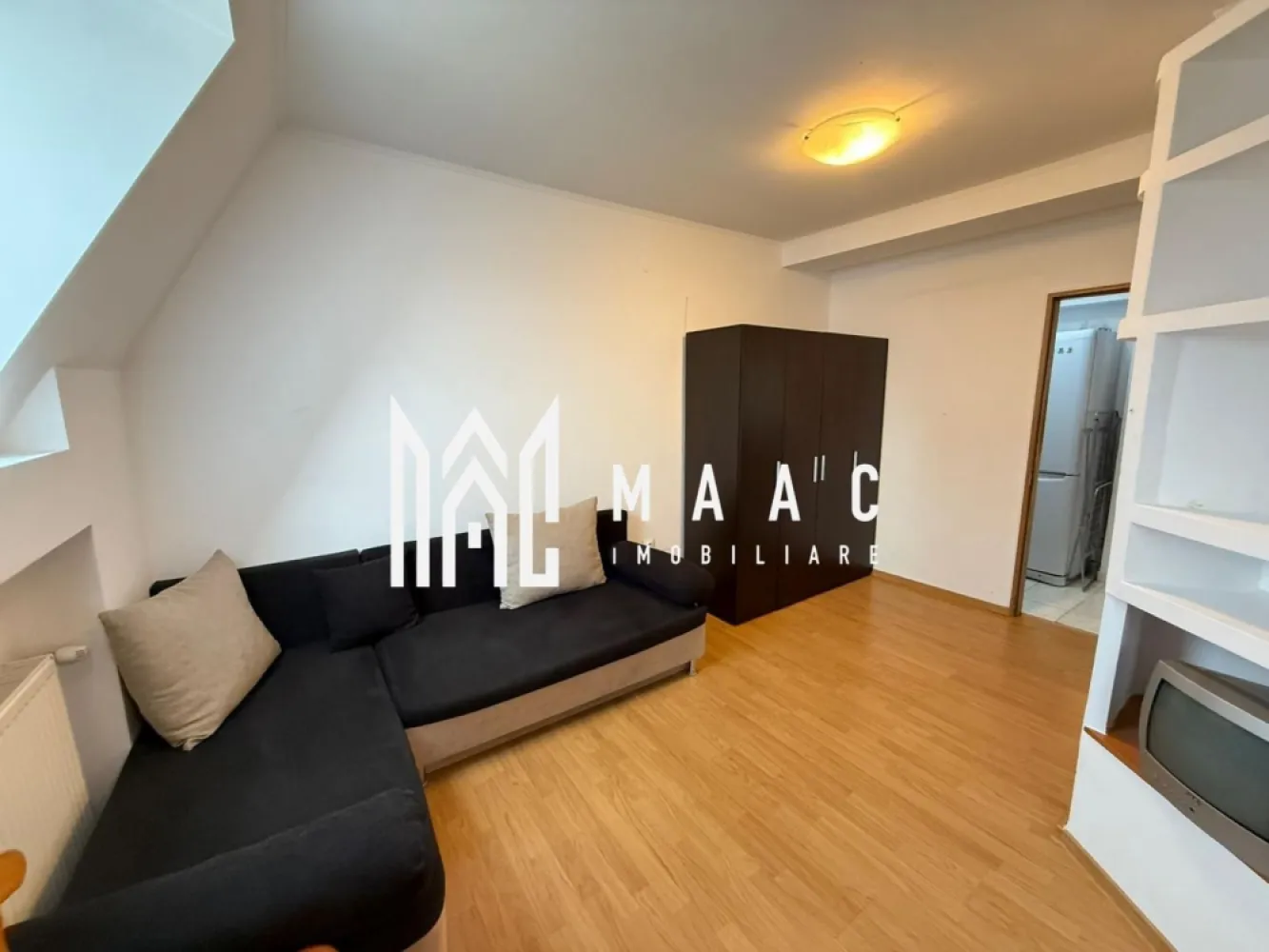 Apartament 2 camere | Decomandat | Mobilat & Utilat - MAAC Imobiliare propune atentiei dumneavoastra un apartament cu 2 camere de inchiriat, complet mobilat si utilat, in zona Stefan cel Mare (reper Simpa).

Locuinta are suprafata utila de 37mp, se afla la etajul 5/5 si este alcatuita din 2 camere, bucatarie, baie cu geam, hol.

Blocul beneficiaza de lift.

Amplasamentul imobilului este unul avantajos, aflandu-se intr-o zona linistita, la 25-30 minute de mers pe jos de centru

Se percepe o chirie in avans si garantie in cuantumul unei chirii lunare. Disponibilitate imediata.

Pentru mai multe detalii, va rugam specificati telefonic: CP3207799