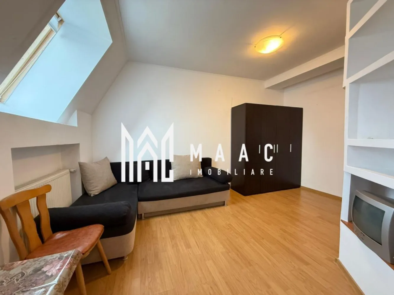 Apartament 2 camere | Decomandat | Mobilat & Utilat - MAAC Imobiliare propune atentiei dumneavoastra un apartament cu 2 camere de inchiriat, complet mobilat si utilat, in zona Stefan cel Mare (reper Simpa).

Locuinta are suprafata utila de 37mp, se afla la etajul 5/5 si este alcatuita din 2 camere, bucatarie, baie cu geam, hol.

Blocul beneficiaza de lift.

Amplasamentul imobilului este unul avantajos, aflandu-se intr-o zona linistita, la 25-30 minute de mers pe jos de centru

Se percepe o chirie in avans si garantie in cuantumul unei chirii lunare. Disponibilitate imediata.

Pentru mai multe detalii, va rugam specificati telefonic: CP3207799