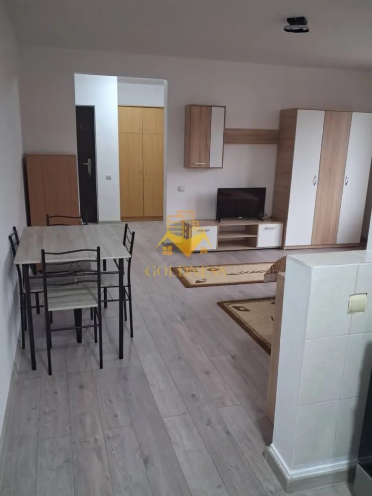 1 camera moderna, decomandata, parcare, Iris, Parcul Armatura - GOLDNESS Imobiliare vă propune spre închiriere un apartament cu 1 camera decomandata, complet mobilat și utilat, la etajul 2 într-un imobil de 3 etaje, în Cartierul Iris. Dispune de loc de parcare contracost 50 euro! Se află în apropierea stațiilor de transport în comun, magazine, restaurante, spații verzi, farmacii, etc. Apartamentul este compartimentat astfel: - dormitor cu pat matrimonial, dressing, noptiere - bucatarie open space complet utilată si mobilata, loc de servit masa - baie cu cada, calorifer port prosop și dulap pentru depozitare. - balcon 4 mp. Imobilul este dotat cu toate cele necesare- centrală proprie, mașină de spălat haine, frigider, aragaz, hotă, etc. Dacă sunteți interesați de acest apartament și doriți să îl vizionați, dar și pentru alte oferte nu ezitați să ne contactați telefonic sau prin e-mail. Vă stăm la dispoziție! Pentru intermediere se percepe un comision de 50% din prețul chiriei! }}