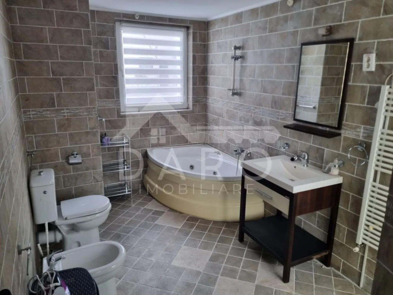 🏡 Apartament de închiriat – 3 camere | 140 mp | Piața Teatrului