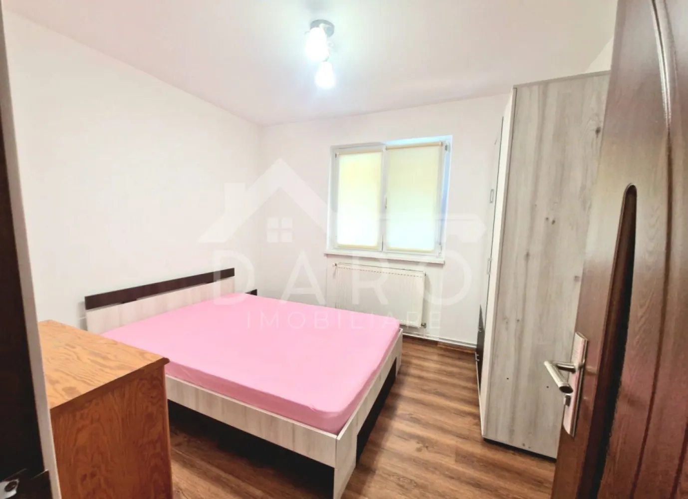 Inchiriez apartament cu doua camere in Cartierul Dambu