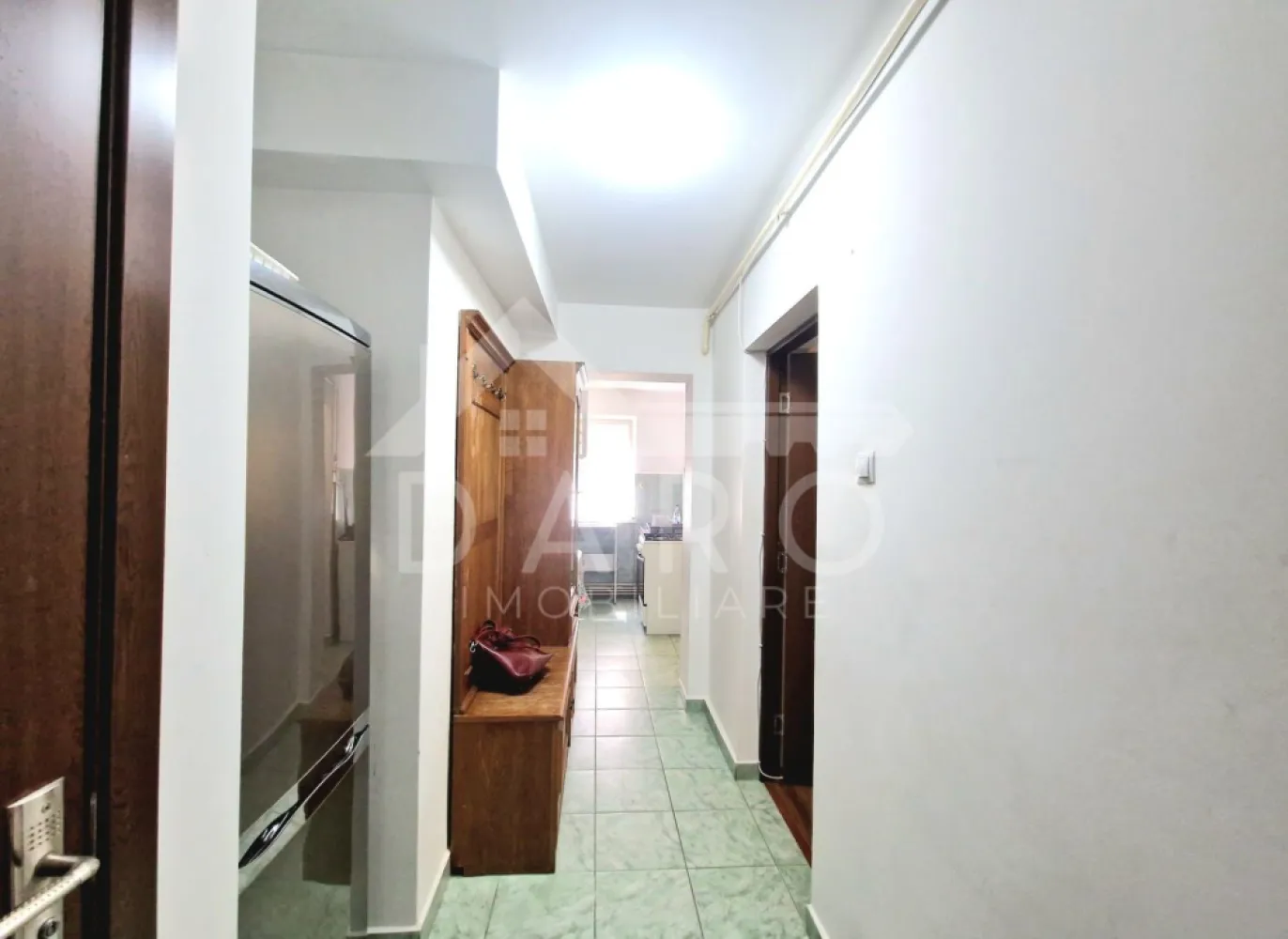 Inchiriez apartament cu doua camere in Cartierul Dambu