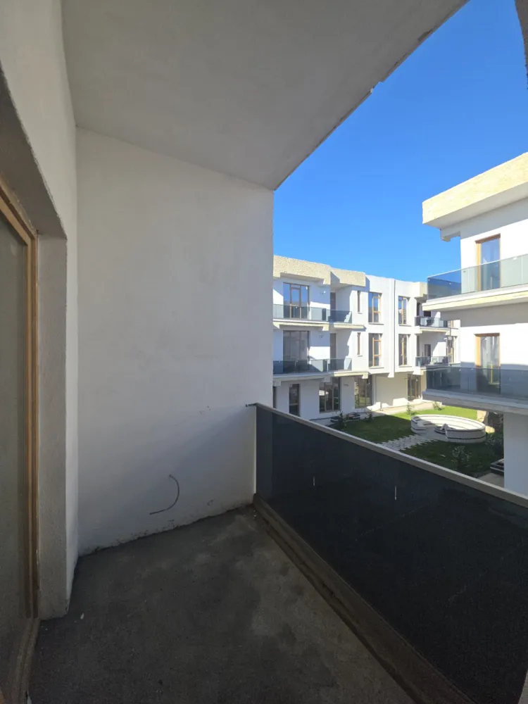 AP 2 CAM SPATIOS, LUMINOS, INTABULAT SI IN SUPER ZONA - Intabulat disponibil imediat, imobil locuit!DETALII SI VIZIONARI : 076 700 5000Apartament 2 camere luminos si spatios – 66.2 mp utili &nbsp;+3.4 mp balcon GenerosSituat intr-o zona de interes ridicat, langa bvd Vasile Milea si Kaufland Selimbar, mall shopping city, lidl, zone de interes si 2km pana in centrul orasului Sibiu !✅ Preț excelent: 110.000 €&nbsp;✅️ COMISION 0%✅ 69.60 mp utili&nbsp;✅ Intabulat – actele pregătite pentru vânzare✅ 1 loc de parcare exterior INCLUS in pret✅ Mutare imediată✅ Cartier locuit, acces rapid la bulevard, mall shopping city, Kaufland, lidl,școli și grădinițe. }}