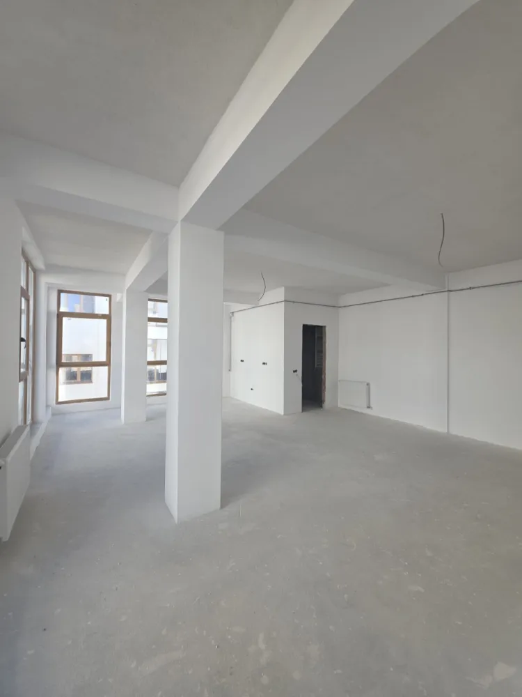 AP 2 CAM SPATIOS, LUMINOS, INTABULAT SI IN SUPER ZONA