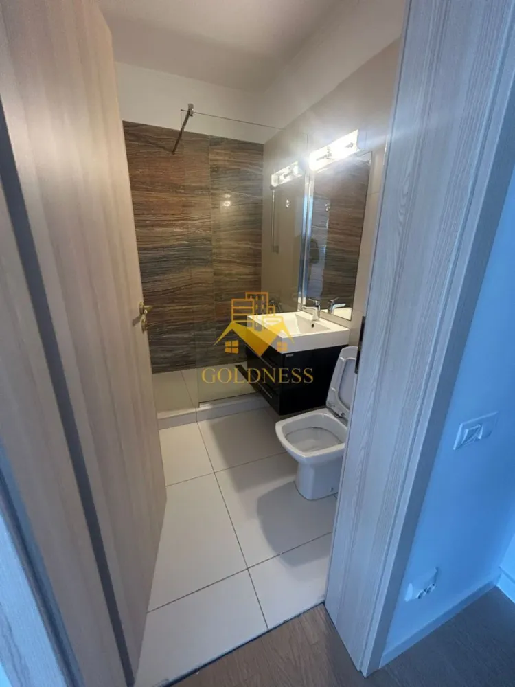 1 camera, bloc nou, Zorilor, zona UMF, Hasdeu, Piezisa, Pet Friendly - GOLDNESS Imobiliare vă propune spre închiriere un apartament cu 1 camere complet mobilat și utilat, la etajul 2 într-un imobil de 4 etaje, în cartierul Zorilor, Zona UMF, Piezisa, Spitalul de Recuperare. Apartamentul este compartimentat astfel: - living cu bucatarie open space, pat matrimonial, loc de luat masa - baie cu cabina de dus, spatiu pentru depozitare, calorifer port prosop Imobilul este dotat cu toate cele necesare- centrală proprie, mașină de spălat haine, frigider, plită electrică, hotă, etc. Se află în apropierea stațiilor de transport în comun, magazine, restaurante, spații verzi, farmacii, etc. Posibilitate de parcare in zona ! Dacă sunteți interesați de acest apartament și doriți să îl vizionați, dar și pentru alte oferte sau detalii nu ezitați să ne contactați telefonic sau prin e-mail. Vă stăm la dispoziție! }}