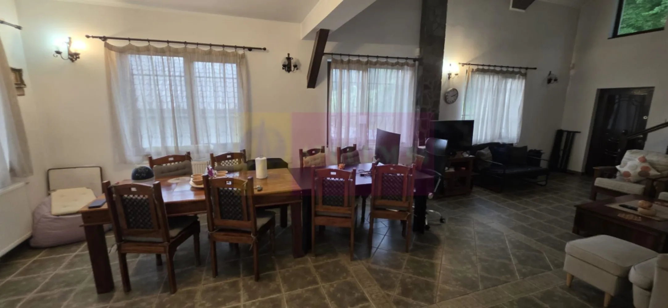 Vila in Sinaia cu parau in curte si view superb