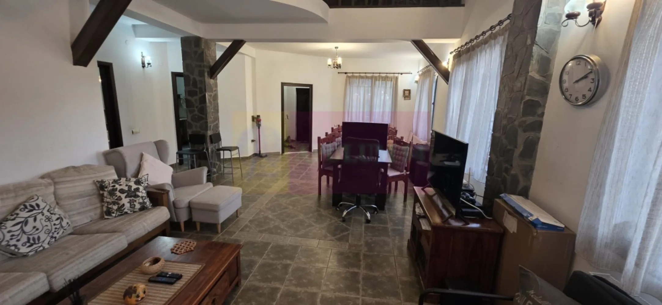 Vila in Sinaia cu parau in curte si view superb