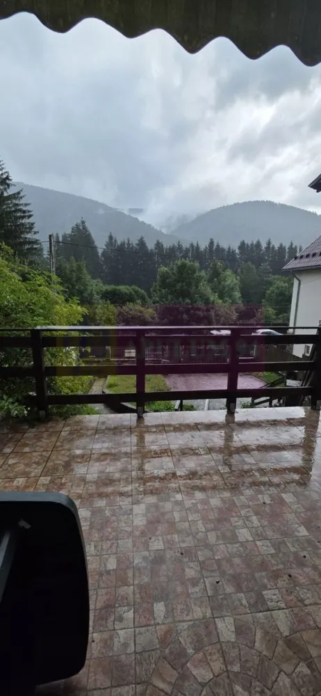 Vila in Sinaia cu parau in curte si view superb