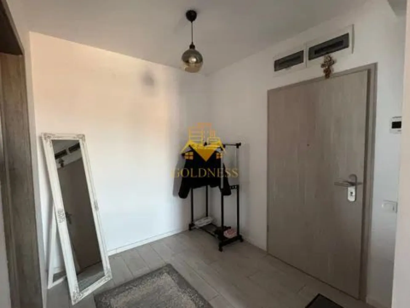 O camera, Zona Borhanci, Modern, Profi, Carrefour, Regina Maria. - GOLDNESS Imobiliare vă propune spre închiriere un apartament cu o camera complet mobilat și utilat, la etajul 2 într-un imobil de 4 etaje, în Cartierul Borhanci! Posibilitate de parcare in zona la liber! Se află în apropierea stațiilor de transport în comun, magazine, restaurante, spații verzi, farmacii, etc. Apartamentul este compartimentat astfel: - dormitor cu pat matrimonial, dressing, noptiere - bucatarie complet utilată și mobilată, loc de servit masa - baie cu dus walk-in, calorifer port prosop și dulap pentru depozitare. - balcon 4 mp. Imobilul este dotat cu toate cele necesare- centrală proprie, frigider, aragaz, hotă, mașină de spălat haine, etc. Dacă sunteți interesați de acest apartament și doriți să îl vizionați, dar și pentru alte oferte nu ezitați să ne contactați telefonic sau prin e-mail. Vă stăm la dispoziție! Pentru intermediere se percepe un comision de 50% din prețul chiriei! }}