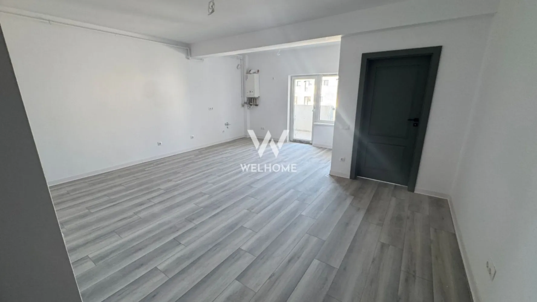 Apartament 2 camere, Prelungirea Doamna Stanca, Sibiu - Vă propunem spre vânzare un apartament cu 2 camere situat într-o zonă foarte căutată din Sibiu, în Doamna Stanca, chiar în apropiere de magazinul Dedeman. Locația oferă acces rapid către centre comerciale, supermarketuri, farmacii, restaurante, mijloace de transport și principalele artere ale orașului, fiind ideală atât pentru locuit, cât și pentru investiție. Apartamentul este amplasat într-un bloc modern cu regim de înălțime P+3, proiectat pentru confort și eficiență, cu spații verzi amenajate și zone comune realizate la standarde moderne. Caracteristici principale Suprafață utilă: 53,65 mp Logie: 6,6 mp Compartimentare practică: hol de acces living luminos cu bucătărie open-space dormitor spațios baie 1 loc de parcare inclus în preț Stadiu de predare – interior LA CHEIE Apartamentul se predă complet finisat, pregătit pentru mutare: centrală termică proprie încălzire în pardoseală pentru un confort termic superior pereți finisați cu vopsea lavabilă șapă elicopterizată parchet SPC rezistent la uzură și umiditate plăci ceramice moderne (faianță și gresie) în baie uși de interior montate geamuri termopan cu profil PVC pentru izolare termică și fonică ușă la intrare instalații electrice complete – prize, întrerupătoare, pregătite pentru electrocasnice Stadiu de predare – exterior LA CHEIE casa scării complet finisată izolație exterioară de calitate pentru eficiență energetică fațadă modernă finalizată spații verzi amenajate în jurul imobilului Avantajele zonei : Zona Doamna Stanca este una dintre cele mai dinamice zone rezidențiale din Sibiu, aflată în continuă dezvoltare. În apropiere se găsesc: centre comerciale (Shopping City Sibiu, supermarketuri) magazine de bricolaj și retail farmacii, clinici și servicii restaurante și cafenele acces facil către autostradă și zona industrială vest mijloace de transport în comun Predare: Imediat Acest apartament reprezintă o oportunitate excelentă pentru cei care își doresc o locuință modernă într-o zonă cu potențial ridicat de dezvoltare sau pentru investitori interesați de închiriere. PRET: 126.000 Euro Detalii si vizionare: tel. 0740066818, Cristina }}