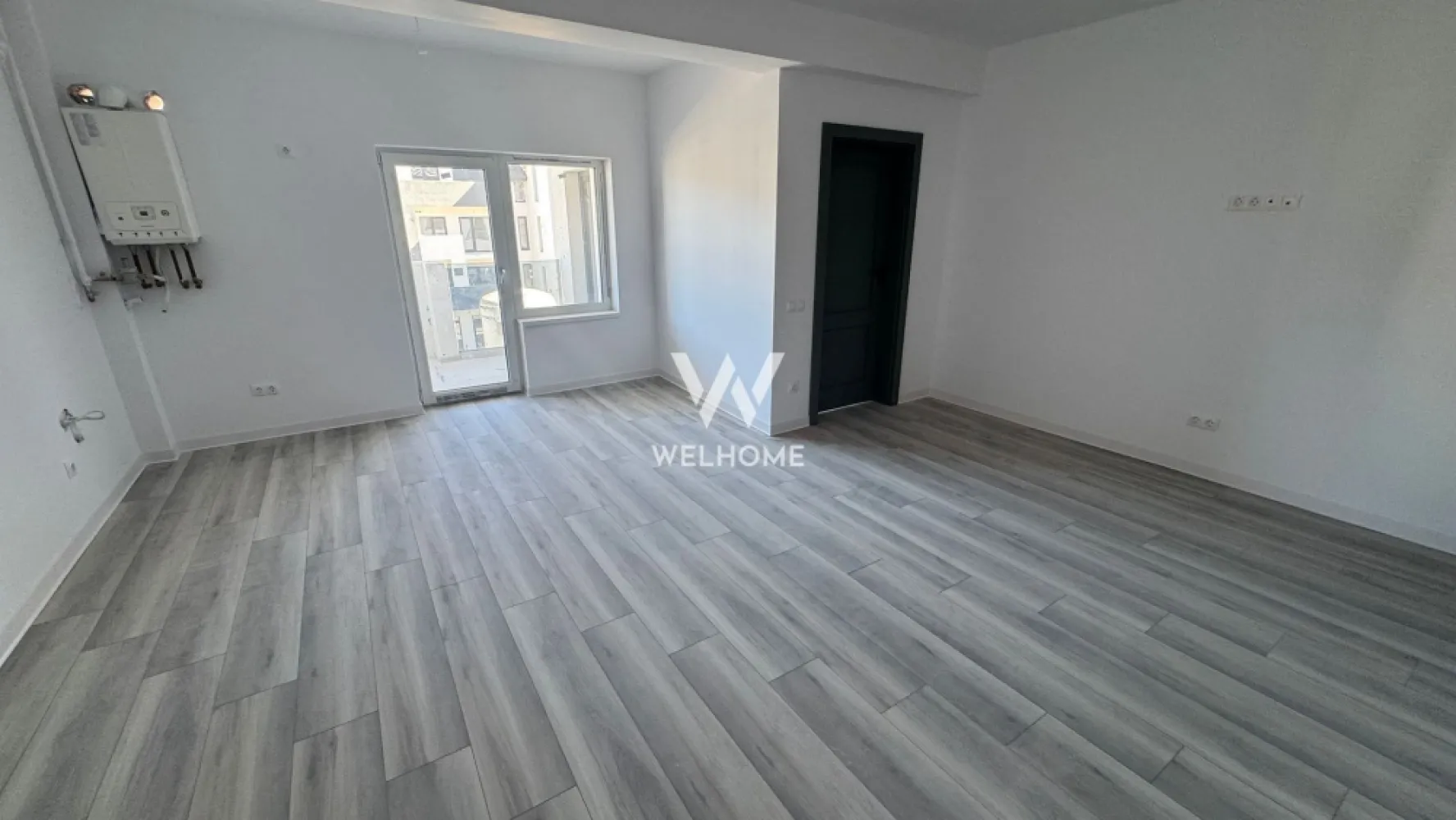 Apartament 2 camere, Prelungirea Doamna Stanca, Sibiu - Vă propunem spre vânzare un apartament cu 2 camere situat într-o zonă foarte căutată din Sibiu, în Doamna Stanca, chiar în apropiere de magazinul Dedeman. Locația oferă acces rapid către centre comerciale, supermarketuri, farmacii, restaurante, mijloace de transport și principalele artere ale orașului, fiind ideală atât pentru locuit, cât și pentru investiție. Apartamentul este amplasat într-un bloc modern cu regim de înălțime P+3, proiectat pentru confort și eficiență, cu spații verzi amenajate și zone comune realizate la standarde moderne. Caracteristici principale Suprafață utilă: 53,65 mp Logie: 6,6 mp Compartimentare practică: hol de acces living luminos cu bucătărie open-space dormitor spațios baie 1 loc de parcare inclus în preț Stadiu de predare – interior LA CHEIE Apartamentul se predă complet finisat, pregătit pentru mutare: centrală termică proprie încălzire în pardoseală pentru un confort termic superior pereți finisați cu vopsea lavabilă șapă elicopterizată parchet SPC rezistent la uzură și umiditate plăci ceramice moderne (faianță și gresie) în baie uși de interior montate geamuri termopan cu profil PVC pentru izolare termică și fonică ușă la intrare instalații electrice complete – prize, întrerupătoare, pregătite pentru electrocasnice Stadiu de predare – exterior LA CHEIE casa scării complet finisată izolație exterioară de calitate pentru eficiență energetică fațadă modernă finalizată spații verzi amenajate în jurul imobilului Avantajele zonei : Zona Doamna Stanca este una dintre cele mai dinamice zone rezidențiale din Sibiu, aflată în continuă dezvoltare. În apropiere se găsesc: centre comerciale (Shopping City Sibiu, supermarketuri) magazine de bricolaj și retail farmacii, clinici și servicii restaurante și cafenele acces facil către autostradă și zona industrială vest mijloace de transport în comun Predare: Imediat Acest apartament reprezintă o oportunitate excelentă pentru cei care își doresc o locuință modernă într-o zonă cu potențial ridicat de dezvoltare sau pentru investitori interesați de închiriere. PRET: 126.000 Euro Detalii si vizionare: tel. 0740066818, Cristina }}