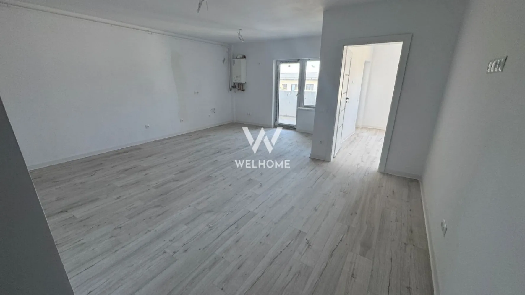 Apartament 2 camere, Prelungirea Doamna Stanca, Sibiu - Vă propunem spre vânzare un apartament cu 2 camere situat într-o zonă foarte căutată din Sibiu, în Doamna Stanca, chiar în apropiere de magazinul Dedeman. Locația oferă acces rapid către centre comerciale, supermarketuri, farmacii, restaurante, mijloace de transport și principalele artere ale orașului, fiind ideală atât pentru locuit, cât și pentru investiție. Apartamentul este amplasat într-un bloc modern cu regim de înălțime P+3, proiectat pentru confort și eficiență, cu spații verzi amenajate și zone comune realizate la standarde moderne. Caracteristici principale Suprafață utilă: 53,65 mp Logie: 6,6 mp Compartimentare practică: hol de acces living luminos cu bucătărie open-space dormitor spațios baie 1 loc de parcare inclus în preț Stadiu de predare – interior LA CHEIE Apartamentul se predă complet finisat, pregătit pentru mutare: centrală termică proprie încălzire în pardoseală pentru un confort termic superior pereți finisați cu vopsea lavabilă șapă elicopterizată parchet SPC rezistent la uzură și umiditate plăci ceramice moderne (faianță și gresie) în baie uși de interior montate geamuri termopan cu profil PVC pentru izolare termică și fonică ușă la intrare instalații electrice complete – prize, întrerupătoare, pregătite pentru electrocasnice Stadiu de predare – exterior LA CHEIE casa scării complet finisată izolație exterioară de calitate pentru eficiență energetică fațadă modernă finalizată spații verzi amenajate în jurul imobilului Avantajele zonei : Zona Doamna Stanca este una dintre cele mai dinamice zone rezidențiale din Sibiu, aflată în continuă dezvoltare. În apropiere se găsesc: centre comerciale (Shopping City Sibiu, supermarketuri) magazine de bricolaj și retail farmacii, clinici și servicii restaurante și cafenele acces facil către autostradă și zona industrială vest mijloace de transport în comun Predare: Imediat Acest apartament reprezintă o oportunitate excelentă pentru cei care își doresc o locuință modernă într-o zonă cu potențial ridicat de dezvoltare sau pentru investitori interesați de închiriere. PRET: 126.000 Euro Detalii si vizionare: tel. 0740066818, Cristina }}