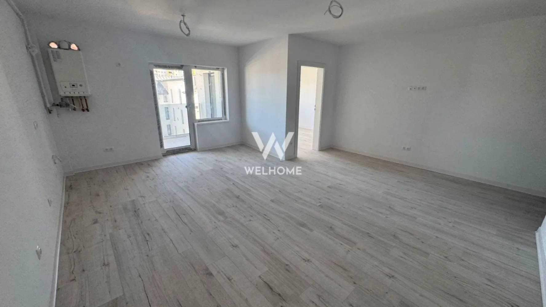 Apartament 2 camere, Prelungirea Doamna Stanca, Sibiu - Vă propunem spre vânzare un apartament cu 2 camere situat într-o zonă foarte căutată din Sibiu, în Doamna Stanca, chiar în apropiere de magazinul Dedeman. Locația oferă acces rapid către centre comerciale, supermarketuri, farmacii, restaurante, mijloace de transport și principalele artere ale orașului, fiind ideală atât pentru locuit, cât și pentru investiție. Apartamentul este amplasat într-un bloc modern cu regim de înălțime P+3, proiectat pentru confort și eficiență, cu spații verzi amenajate și zone comune realizate la standarde moderne. Caracteristici principale Suprafață utilă: 53,65 mp Logie: 6,6 mp Compartimentare practică: hol de acces living luminos cu bucătărie open-space dormitor spațios baie 1 loc de parcare inclus în preț Stadiu de predare – interior LA CHEIE Apartamentul se predă complet finisat, pregătit pentru mutare: centrală termică proprie încălzire în pardoseală pentru un confort termic superior pereți finisați cu vopsea lavabilă șapă elicopterizată parchet SPC rezistent la uzură și umiditate plăci ceramice moderne (faianță și gresie) în baie uși de interior montate geamuri termopan cu profil PVC pentru izolare termică și fonică ușă la intrare instalații electrice complete – prize, întrerupătoare, pregătite pentru electrocasnice Stadiu de predare – exterior LA CHEIE casa scării complet finisată izolație exterioară de calitate pentru eficiență energetică fațadă modernă finalizată spații verzi amenajate în jurul imobilului Avantajele zonei : Zona Doamna Stanca este una dintre cele mai dinamice zone rezidențiale din Sibiu, aflată în continuă dezvoltare. În apropiere se găsesc: centre comerciale (Shopping City Sibiu, supermarketuri) magazine de bricolaj și retail farmacii, clinici și servicii restaurante și cafenele acces facil către autostradă și zona industrială vest mijloace de transport în comun Predare: Imediat Acest apartament reprezintă o oportunitate excelentă pentru cei care își doresc o locuință modernă într-o zonă cu potențial ridicat de dezvoltare sau pentru investitori interesați de închiriere. PRET: 126.000 Euro Detalii si vizionare: tel. 0740066818, Cristina }}