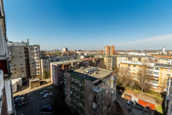Apartament cu 3 camere în Podgoria Arad, vedere frumoasă, 2 balcoane