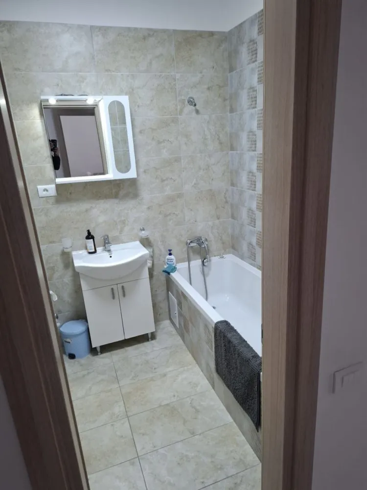 BRASADAS inchiriaza ap cam etaj 5/5 Metalurgiei.