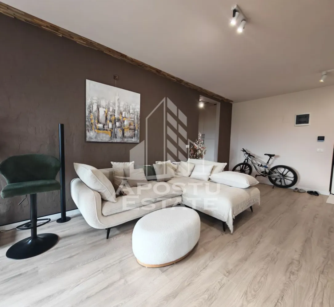 Apartament cu 2 camere de vânzare, Zona Torontalului, Timisoara - Agenţia imobiliara Apostu Estate va propune spre vânzare un apartament nou cu 2 camere ,situat în zona Torontalului,una dintre cele mai căutate zone din Timisoara . Ideal atât pentru locuinţa proprie , cat si pentru investiție 
 Imobilul este amplasat la etajul 1 din 3 cu o suprafață utilă de 52 mp și un balcon deschis de 3 mp 
 Compartimentare :
 -Bucătărie mobilată
 -Living mobilat open space cu bucătăria și ieșire pe balcon 
 -Dormitor matrimonial mobilat cu ieșire pe balcon 
 -Baie cu duș și geam la baie 
 -Balcon

 Apartamentul se vinde complet mobilat , conform pozelor
 
Confortul termic este asigurat de centrala proprie și sistemul de încălzire în pardoseală, care oferă o distribuție uniformă a căldurii și un ambient plăcut pe toată perioada sezonului rece.

 Beneficii suplimentare :
 - Compartimentare funcțională și modernă 
 - Zona liniștită perfectă pentru locuit sau investiţie
 -Geamuri Tripan 
 -Uși cu toc dublu 
 -Loc de parcare înscris în cf 

 Pentru mai multe detalii si programarea unei vizionari , va stam cu drag la dispoziţie .
 
 Agenţia imobiliara Apostu Estate vă oferă consultanta bancara gratuita prin intermediul colaboratorilor noştri pentru alegerea celui mai potrivit tip de credit , astfel încât tu să devii noul proprietar al acestui apartament
 ID INTERN: CP3209729