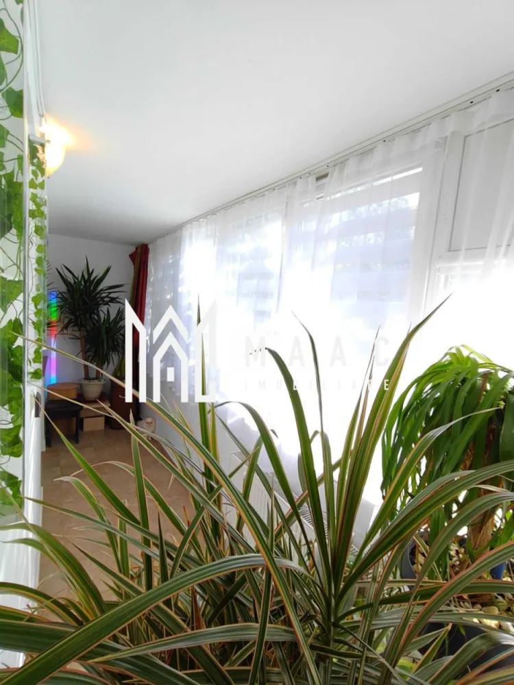 Apartament 2 camere I Parter I Balcon I Hipodrom II - MAAC Imobiliare va ofera spre vanzare apartament 2 Camere cu Balcon – Zonă Hipodrom 2 Vă propun spre vânzare un apartament de 2 camere situat la parter, într-o locație excelentă, ideal pentru rezidență sau investiție. Imobilul oferă un confort termic sporit și o compartimentare practică, fiind gata de mutare. Detalii proprietate Suprafață utilă: 42 mp. Compartimentare: 2 camere, bucătărie separată, baie cu geam, hol, balcon închis. Balcon: Spațios, închis în termopan și dotat cu calorifer (poate fi utilizat ca spațiu de locuit/relaxare pe tot parcursul anului). Orientare: Sud-Vest (luminozitate naturală excelentă pe parcursul zilei). Dotări și Finisaje Încălzire: Centrală termică proprie (costuri reduse la întreținere pe timpul iernii). Izolație: Termică, atât la exterior cât și la interior. Finisaje: Pardoseli cu gresie pe toată suprafața (ușor de întreținut), faianță, geamuri termopan. Stare: Se vinde complet mobilat și utilat, exact cum se vede în fotografii. Pentru mai multe detalii precizati telefonic ca ati vazut anuntul cu ID: CP2962694 }}