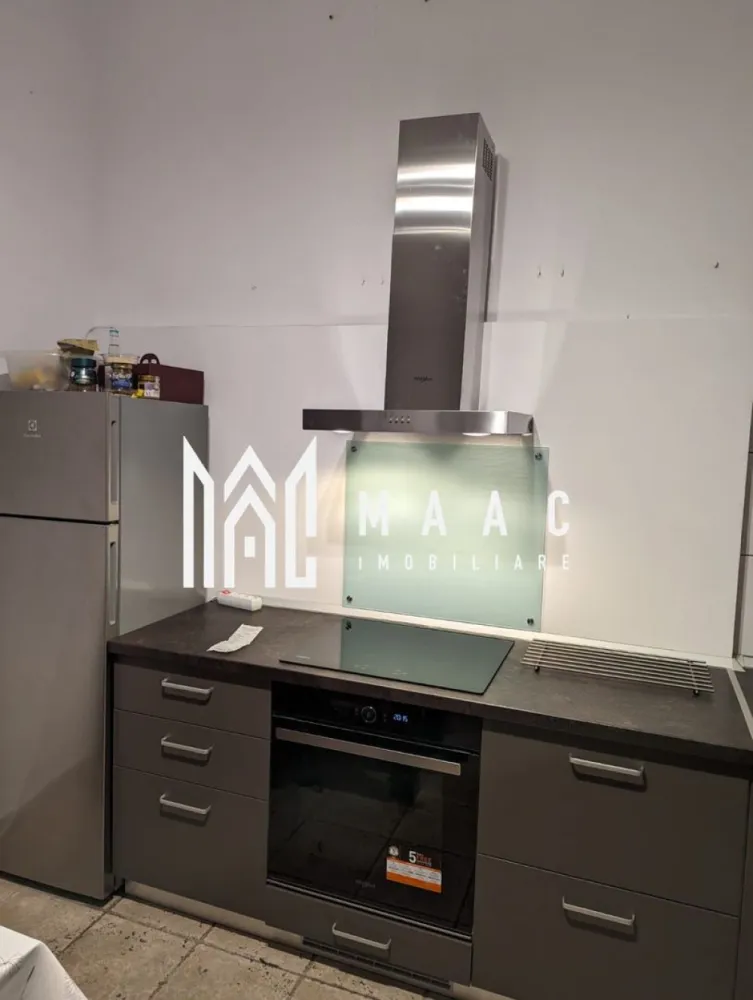 Apartament la casa I 3 camere I 2 bai I Ultracentral - MAAC Imobiliare propune spre inchiriere o proprietate eleganta, situata ultracentral, in Sibiu. Apartamentul cuprinde: living, chicineta, 2 dormitoare, bucatarie, hol, 2 bai, camera depozitare, pivnita. Incalzire cu centrala proprie si calorifere. Se preda mobilat si utilat. Inchirierea se face pe termen lung, minim 1 an. Nu se accepta animale de companie. Nu este admis fumatul in incinta. Se percepe garantie in cuantumul unei chirii lunare. Curtea imobilului are iesire la doua strazi. Zona bogata in centre culturale, de invatamant, bancare, comerciale, imprima traiului in aceasta locatie, un aer boem, de vacanta selecta. Pentru mai multe detalii precizati telefonic ca ati vazut anuntul cu ID: CP2694598 }}