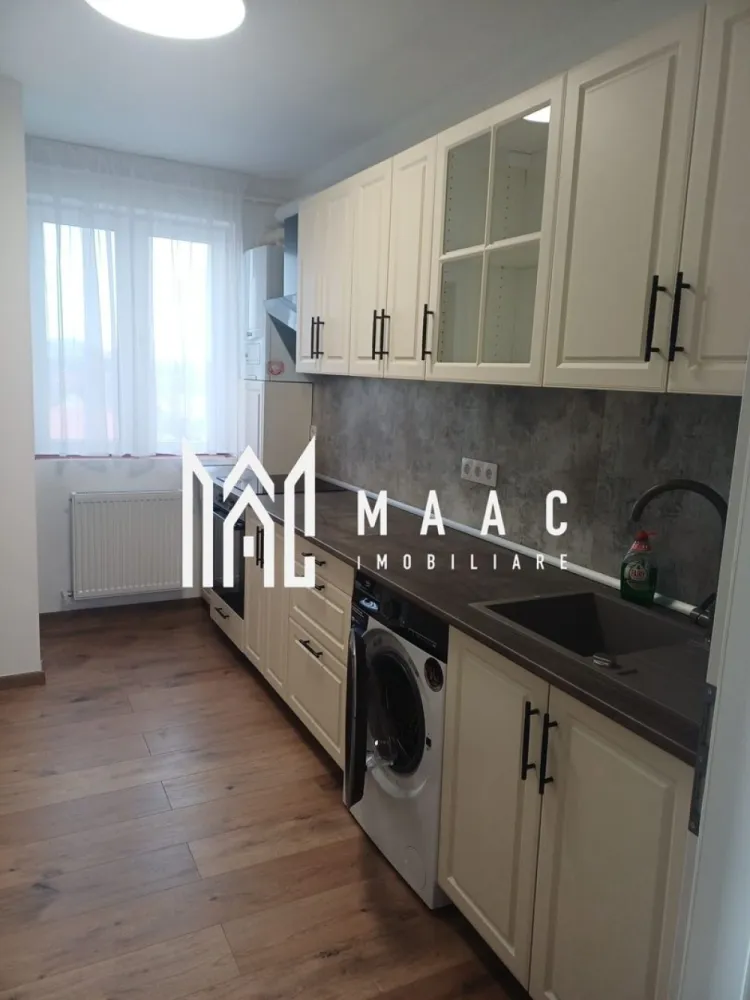 Apartament 2 Camere | 62Mp | Decomandat | Loc de Parcare | Balcon | Renovat - MAAC Imobiliare vă propune spre vânzare un apartament modern cu 2 camere decomandate, într-o zonă liniștită și bine conectată la facilitățile orașului. Apartamentul este amplasat la etajul 3 din 4 al unui imobil îngrijit și beneficiază de loc de parcare privat într-o curte interioară securizată, cu poartă acționată prin telecomandă, oferind confort și siguranță pentru locatari. Locuința are o suprafață utilă de 62 mp și a fost renovată complet cu materiale de calitate, fiind pregătită pentru mutare imediată. Compartimentarea este practică și bine gândită, oferind spațiu și lumină naturală pe tot parcursul zilei. Compartimentare: living spațios dormitor decomandat bucătărie mare baie cu geam pentru aerisire naturală balcon generos cu acces din ambele camere Caracteristici și beneficii: 2 camere decomandate 62 mp utili etaj 3 din 4 balcon mare cu acces din ambele camere loc de parcare privat curte interioară poartă automată cu telecomandă apartament renovat complet cu materiale de calitate Această proprietate reprezintă o alegere excelentă atât pentru locuit, cât și pentru investiție, datorită poziționării și compartimentării eficiente. Pentru mai multe detalii sau pentru a programa o vizionare, vă rugăm să ne contactați specificând ID:CP2964851 }}