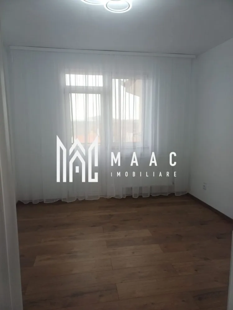 Apartament 2 Camere | 62Mp | Decomandat | Loc de Parcare | Balcon | Renovat - MAAC Imobiliare vă propune spre vânzare un apartament modern cu 2 camere decomandate, într-o zonă liniștită și bine conectată la facilitățile orașului. Apartamentul este amplasat la etajul 3 din 4 al unui imobil îngrijit și beneficiază de loc de parcare privat într-o curte interioară securizată, cu poartă acționată prin telecomandă, oferind confort și siguranță pentru locatari. Locuința are o suprafață utilă de 62 mp și a fost renovată complet cu materiale de calitate, fiind pregătită pentru mutare imediată. Compartimentarea este practică și bine gândită, oferind spațiu și lumină naturală pe tot parcursul zilei. Compartimentare: living spațios dormitor decomandat bucătărie mare baie cu geam pentru aerisire naturală balcon generos cu acces din ambele camere Caracteristici și beneficii: 2 camere decomandate 62 mp utili etaj 3 din 4 balcon mare cu acces din ambele camere loc de parcare privat curte interioară poartă automată cu telecomandă apartament renovat complet cu materiale de calitate Această proprietate reprezintă o alegere excelentă atât pentru locuit, cât și pentru investiție, datorită poziționării și compartimentării eficiente. Pentru mai multe detalii sau pentru a programa o vizionare, vă rugăm să ne contactați specificând ID:CP2964851 }}