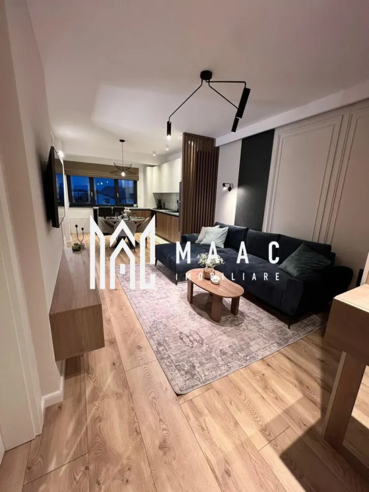 Apartament de închiriat | 2 camere | Lift | Garden Residence - MAAC-imobiliare oferă spre închiriere un apartament modern, situat în zona Piața Cluj, etaj 3/4, într-un bloc nou cu lift, cu suprafață utilă de 52 mp + balcon 3 mp și cu o compartimentare practică, decomandat : hol, living, dormitor, bucătărie, baie spațioasă. Se închiriază complet mobilat și utilat, cu finisaje premium și încălzire în pardoseală. Dispune de 2 locuri de parcare (1 subteran + 1 suprateran) În apropiere de puncte de interes mijloace de transport în comun și magazine. Condiții închiriere: -se percepe garanție în echivalentul unei chirii -nu se acceptă animale de companie Pentru vizionări sau alte detalii contactați-ne și specificați ID:CP2859194 (codul proprietății) }}
