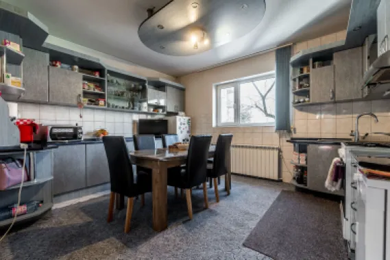 Casă spațioasă în mijlocul orasului, Str. Constantin Brâncuși