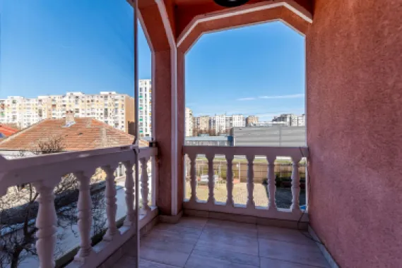 Casă spațioasă în mijlocul orasului, Str. Constantin Brâncuși