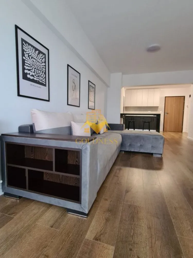 2 camere, modern, parcare, Gheorgheni, Viva City, Iulius Mall, FSEGA - GOLDNESS Imobiliare vă propune spre închiriere un apartament cu 2 camere complet mobilat și utilat, la etajul 4 într-un imobil de 7 etaje, în cartierul Gheorgheni. Apartamentul este compartimentat astfel: - dormitor cu pat matrimonial, dressing, noptiere - living cu bucatarie open-space complet utilată, canapea extensibla, loc de servit masa - baie cu vana, calorifer port prosop inox și dulap pentru depozitare. - terasa 11 mp Imobilul este dotat cu toate cele necesare- centrală proprie, mașină de spălat haine, frigider, plită electrică, hotă, TV, etc. Se află în apropierea stațiilor de transport în comun, magazine, restaurante, spații verzi, farmacii, etc. Dispune de loc de parcare subteran! Dacă sunteți interesați de acest apartament și doriți să îl vizionați, dar și pentru alte oferte sau detalii nu ezitați să ne contactați telefonic sau prin e-mail - goldnessimobiliare@gmail.com. Vă stăm la dispoziție! Pentru intermediere se percepe un comision de 50% din prețul chiriei! }}