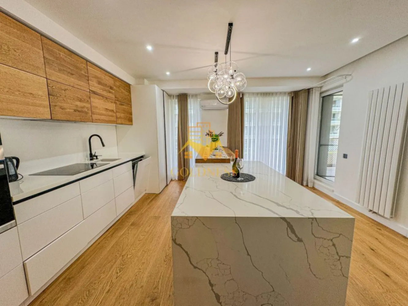 2 camere, premium, garaj, AC, Gheorgheni, zona Iulius Mall, FSEGA - GOLDNESS Imobiliare vă propune spre închiriere un apartament cu 2 camere complet mobilat și utilat, la etajul 2 într-un imobil de 7 etaje, în Cartierul Gheorgheni. Dispune de loc de parcare subterana! Se află în apropierea stațiilor de transport în comun, magazine, restaurante, spații verzi, farmacii, etc. Apartamentul este compartimentat astfel: - dormitor cu pat matrimonial, dressing, noptiere - living cu bucatarie open space complet utilată, canapea extensibilă, loc de servit masa - baie cu cabina de dus, calorifer port prosop și dulap pentru depozitare. - terasa de 18 mp. Se poate inchiria parcare cu 30e! Imobilul este dotat cu toate cele necesare- centrală proprie, mașină de spălat haine, frigider, plită electrică, hotă, etc. Dacă sunteți interesați de acest apartament și doriți să îl vizionați, dar și pentru alte oferte nu ezitați să ne contactați telefonic sau prin e-mail. Vă stăm la dispoziție! Pentru intermediere se percepe un comision de 50% din prețul chiriei! }}