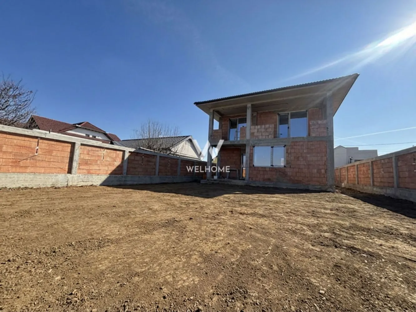 Casa individuala cu Dormitor la PARTER in Cristian-Sibiu - Locuinta individuală P+E , ideală pentru o familie – teren 530 mp Vă prezentăm o casă individuală spațioasă și bine compartimentată, situată pe un teren generos de 530 mp, cu o suprafață utilă de 145 mp, proiectată pentru confort, lumină naturală și funcționalitate, fiind pozitionata pe soare. LA PARTE: -Regasesti un living generos de unde se face accesul către terasă, care oferă deschidere către curtea din spate, un loc ideal pentru relaxare, grătar sau timp petrecut în aer liber. -Bucătărie separată, -Dormitor/ birou -Baie și spațiu tehnic. LA ETAJ: Se află 3 dormitoare bine proporționate. -Dormitorul matrimonial beneficiază de baie proprie și dressing, oferind intimitate și confort. -Pe hol se află o baie mare, destinată celorlalte dormitoare. -Două dintre camere au acces la o terasă mare comună, iar al treilea dormitor dispune de balcon propriu, oferind spațiu suplimentar pentru relaxare. Beneficiezi de un POD care este pretabil pentru depozitare, beneficiaza de placa de beton peste etaj. Filigorie de lemn in spatele casei LA INTERIOR se preda la cheie, gard, poarta, carport si curtea nivelata. Cu pavaj acces auto si pietonal. LA INTERIOR: casa se preda la alb, pregatita pentru a-ti pune finisajele. Cu incalzire in pardoseala atat la parter cat si la etaj. Se afla pe o strada asfaltata, intr-o zona cu case finalizate pe un teren cu o deschidere de 16 mp Proprietatea combină perfect spațiile interioare bine gândite cu curtea generoasă, fiind alegerea ideală pentru cei care își doresc liniște, intimitate și confort într-o locuință modernă. PRET: 305.000 EURO 📞 Pentru mai multe detalii sau programarea unei vizionări, contactati-ma. 0740029352- Ioana Larisa }}