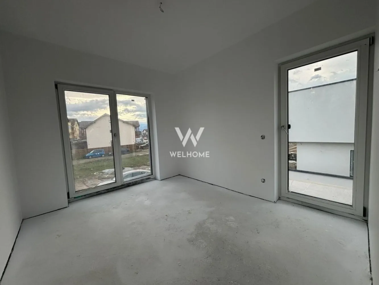 Casa MODERNA 4 camere in Selimbar Triajului - Casa 4 camere TEREN 220 mp str. Triajului, Selimbar - Suprafata utila: 92 mp utili + balcon - Suprafata teren: 220 mp - Curte libera: 160 mp Compartimentata astfel: Parter: living , bucatarie separata si baie cu geam Etaj: 3 dormitoare, baie cu geam si balcon - INTERIOR - LA ALB: centrala + incalzire in pardoseala pe toate nivele, usa la intrare, geamuri termopan, glet si lavabila pe pereti, sapa, toate instalatiile termice, electrice, sanitare pe pozitie. - EXTERIOR - LA CHEIE: complet amenajat, fatada, pavaj premium, gard, poarta pregatita pentru automatizare, gazon, terasa Situată într-o zonă bună cu acces facil la magazine, scoala, shopping city etc. Acces auto in curte unde se pot parca 2 masini. Se accepta plata cash sau prin credit ipotecar. PRET: 219.280 Euro TVA inclus Telefon: 0747.639.802 }}