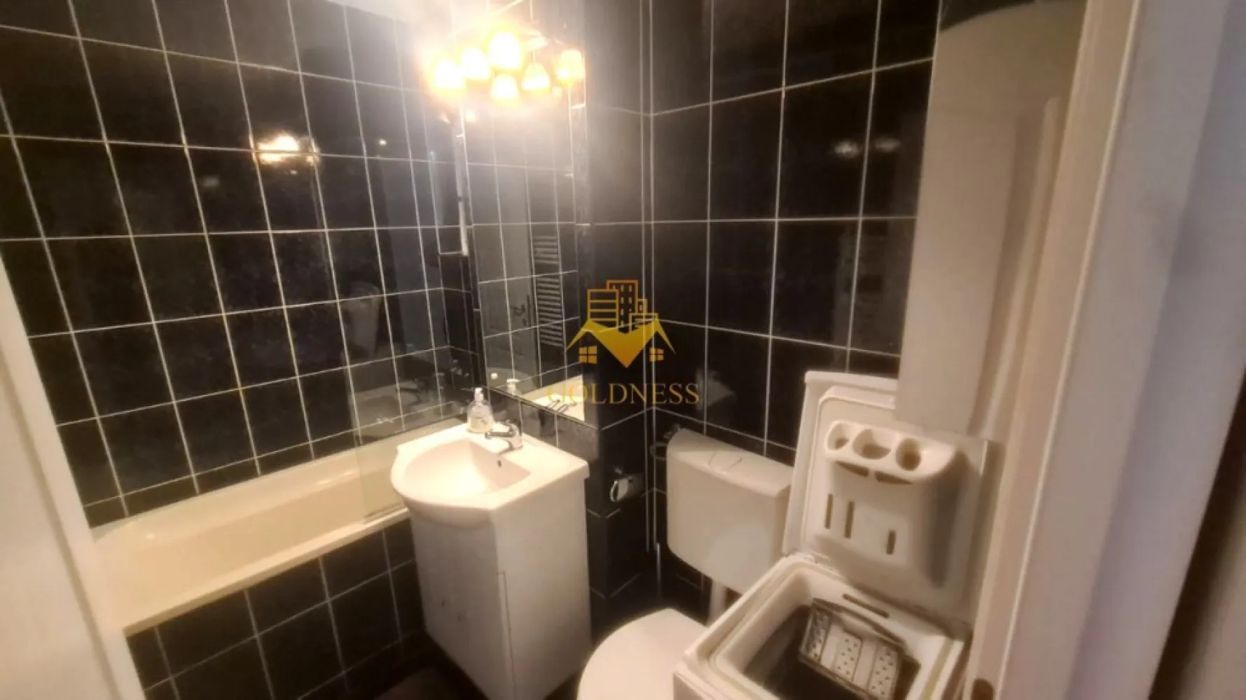 2 camere decomandate, Parcare, Iulius Mall, Gheorgheni, FSEGA, Unirii - GOLDNESS Imobiliare vă propune spre închiriere un apartament cu 2 camere decomandate, complet mobilat și utilat, la etajul 4 într-un imobil de 4 etaje, în Cartierul Gheorgheni, Str. Unirii, in apropiere de Iulius Mall, LIDL, Auchan, Fsega. Dispune de loc de parcare exterior! Se află în apropierea stațiilor de transport în comun, magazine, restaurante, spații verzi, farmacii, etc. Apartamentul este compartimentat astfel: - dormitor cu pat matrimonial, dressing, noptiere - dormitor cu o canapea extensibila, spatii de depozitare - bucatarie utilată și mobilată,, loc de servit masa - baie cu cada, calorifer port prosop și dulap pentru depozitare. - balcon de 6mp. Imobilul este dotat cu toate cele necesare- centrală proprie, frigider, aragaz, hotă, mașină de spălat haine, etc. Dacă sunteți interesați de acest apartament și doriți să îl vizionați, dar și pentru alte oferte nu ezitați să ne contactați telefonic sau prin e-mail. Vă stăm la dispoziție! Pentru intermediere se percepe un comision de 50% din prețul chiriei! }}