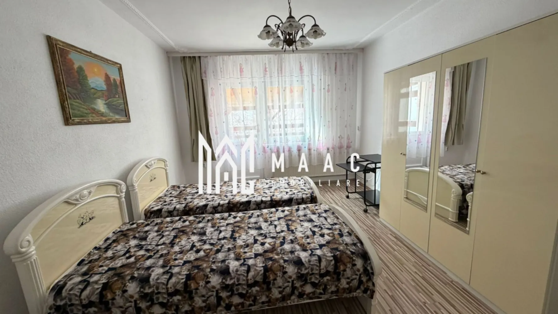 Apartament spațios la casă de închiriat I 110 mp + terasă 60 mp I Ștrand 2 - MAAC Imobiliare va propune spre inchiriere un un apartament generos situat la casă, în cartierul Ștrand 2 din Sibiu, într-o zonă liniștită de case. Proprietatea beneficiază de o locație foarte bună, fiind aproape de farmacii, magazine, parcuri și având stație de autobuz pe stradă. Apartamentul are o suprafață totală de aproximativ 110 mp și este dispus pe parter și etaj, oferind spațiu și confort. Compartimentare: Parter: hol de intrare baie cu duș Etaj: 2 camere luminoase, fiecare cu balcon propriu ambele camere au acces la o terasă mare de aproximativ 60 mp bucătărie cu balcon cămară baie cu cadă Alte detalii: curte comună utilități separate zonă liniștită de case Preț: 700 € / lună Fara animale de companie. Condiții de închiriere: Se percepe o garanție în cuantumul unei chirii lunare, apartamentul se închiriază pe o perioadă minimă de 1 an. Pentru mai multe detalii și programarea unei vizionări, vă invităm să contactați Maac Imobiliare, specificând ID: CP2965402. }}
