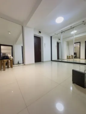 BRASASDAS vinde Ap 2 cam etaj 4/8 pe Bd Unirii.