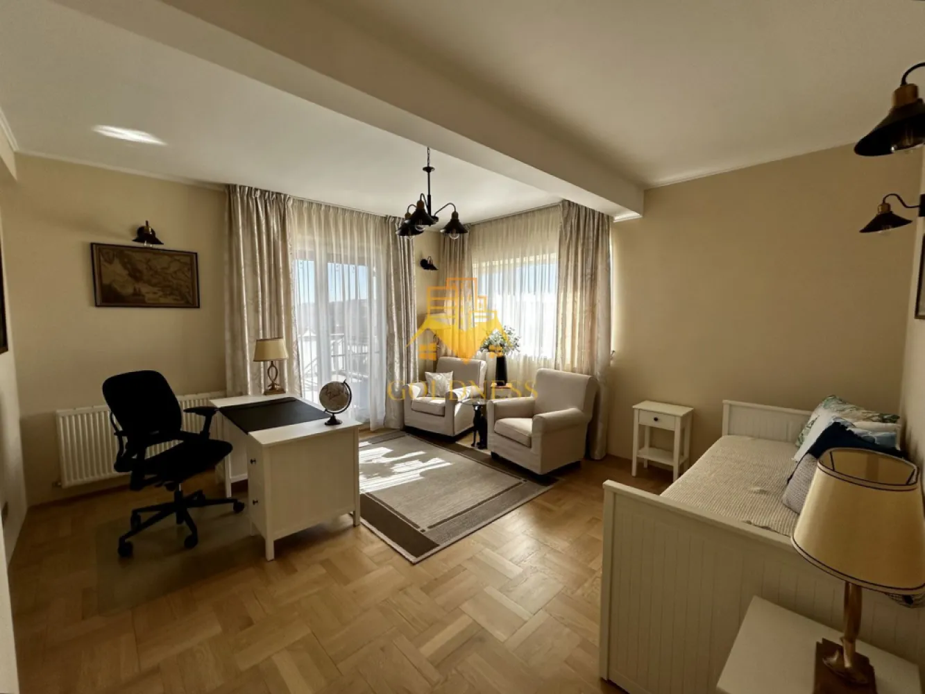 3 camere decomandate, Parcare, LUX, AC, Zona Fagului, Andrei Muresanu - GOLDNESS Imobiliare vă propune spre închiriere un apartament cu 3 camere decomandate complet mobilat și utilat, la etajul 3 într-un imobil de 3 etaje, în cartierul Andrei Muresanu, Zona Fagului. Dispune de loc de parcare in curtea interioara a blocului, cu bariera la intrare! Apartamentul este compartimentat astfel: - dormitor cu pat matrimonial, saltea 2x2m, dressing, noptiere, masuta de machiaj, cu iesire pe terasa - Camera de birou, cu un daybed extensibil, birou, 2 fotolii, cu iesire pe una dintre terase - Living cu o canapea, birou, comoda tv, biblioteca - bucatarie complet utilată si mobilata, loc de servit masa, cu iesire pe una dintre terase - baie cu cada calorifer port prosop inox și dulap pentru depozitare. -2 terase, dintre care una are 30 mp si una 12 mp. Imobilul este dotat cu toate cele necesare-centrală proprie, mașină de spălat haine, masina de spalat vase, frigider, plită electrică, supraveghere video, hotă, AC, etc. Se află în apropierea stațiilor de transport în comun, magazine, restaurante, spații verzi, farmacii, etc. Dacă sunteți interesați de acest apartament și doriți să îl vizionați, dar și pentru alte oferte sau detalii nu ezitați să ne contactați telefonic sau prin e-mail. Vă stăm la dispoziție! }}