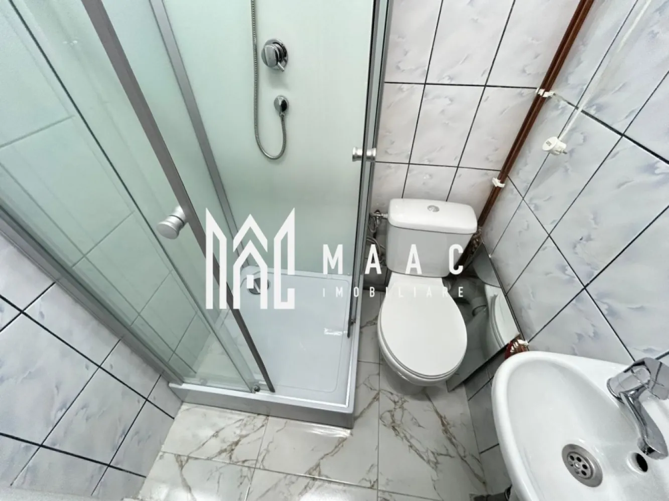 Garsonieră | Mobilată și utilată | Lazaret - Maac Imobiliare oferă spre închiriere această garsonieră confortabilă, ideală pentru o persoană singură sau cuplu. Situată în zona Lazaret – Compa, garsoniera este gata de mutare și oferă acces facil la transport, magazine și alte facilități. Detalii proprietate: Suprafață utilă: 22 mp, eficient compartimentați. Mobilată și utilată: Cu tot ce aveți nevoie pentru a vă muta imediat. Locație: Zonă liniștită, aproape de transport public, magazine și puncte de interes. Avantaje: Ideală pentru cei care caută o locuință compactă și accesibilă. Confort și funcționalitate într-un spațiu optim. Pentru mai multe informații, vă rugăm să specificați că ați văzut anunțul cu ID: CP2965728. }}