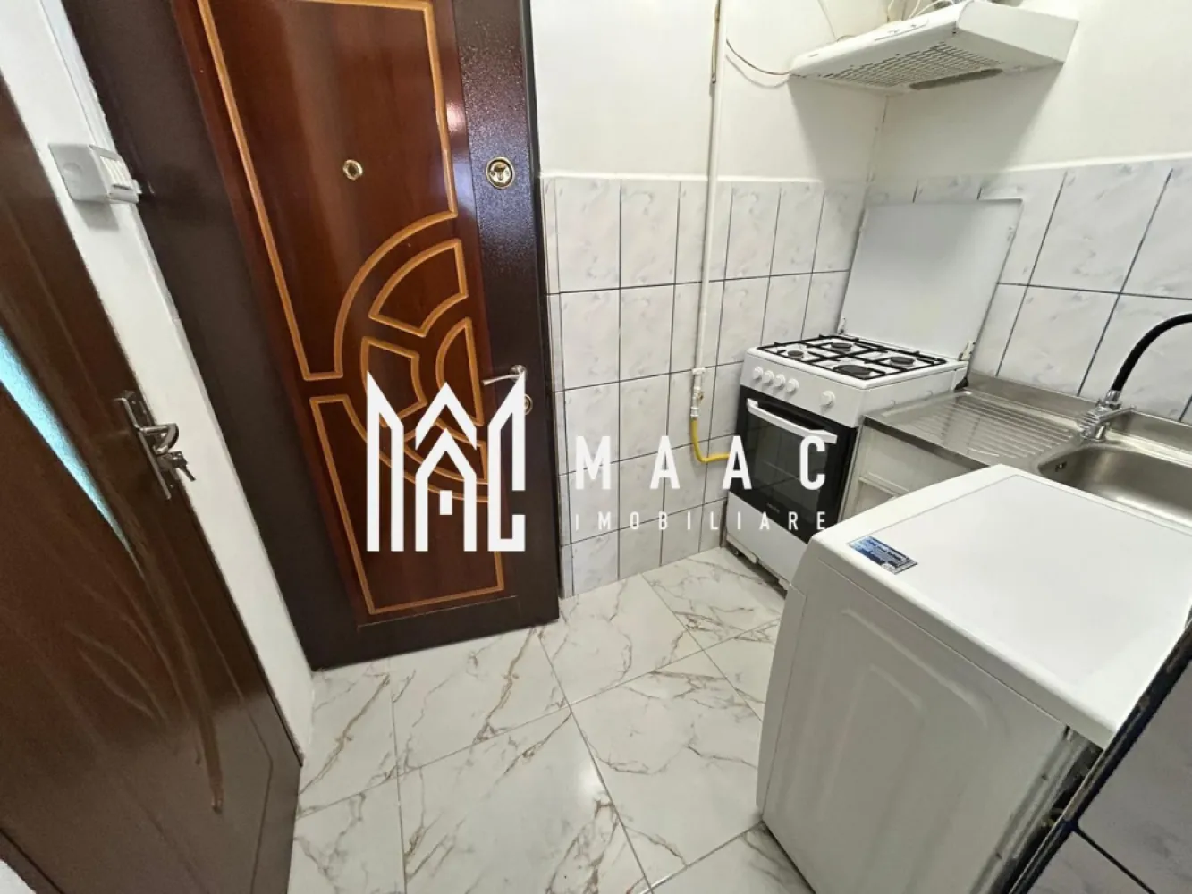 Garsonieră | Mobilată și utilată | Lazaret - Maac Imobiliare oferă spre închiriere această garsonieră confortabilă, ideală pentru o persoană singură sau cuplu. Situată în zona Lazaret – Compa, garsoniera este gata de mutare și oferă acces facil la transport, magazine și alte facilități. Detalii proprietate: Suprafață utilă: 22 mp, eficient compartimentați. Mobilată și utilată: Cu tot ce aveți nevoie pentru a vă muta imediat. Locație: Zonă liniștită, aproape de transport public, magazine și puncte de interes. Avantaje: Ideală pentru cei care caută o locuință compactă și accesibilă. Confort și funcționalitate într-un spațiu optim. Pentru mai multe informații, vă rugăm să specificați că ați văzut anunțul cu ID: CP2965728. }}