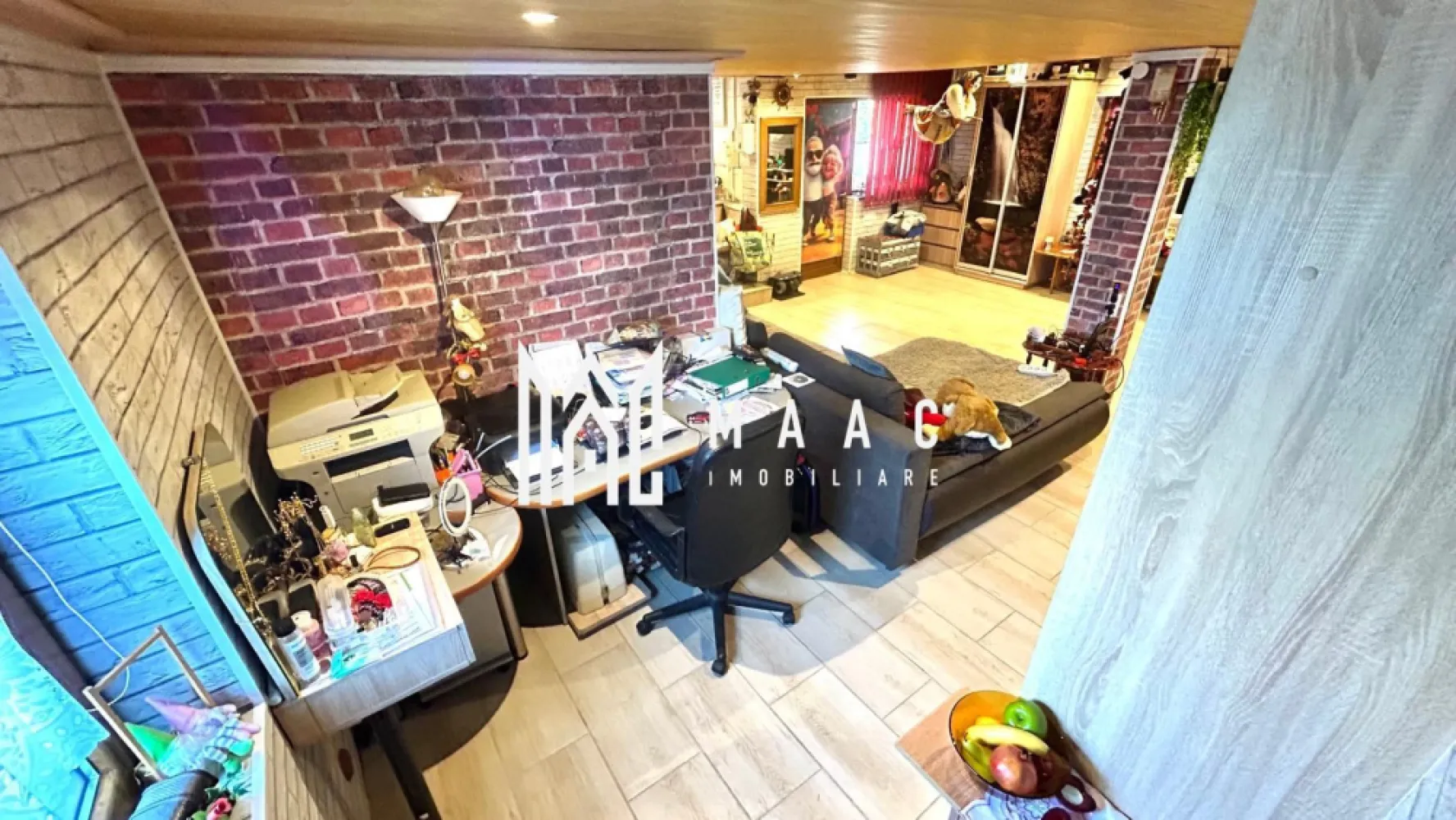 Casă I 184 MPU I Terasă I Curte Privată | Panouri Fotovoltaice I Ciresica - Maac Imobiliare îți propune o locuință deosebită, ideală pentru relaxare și confort, cu o terasă generoasă și curte privată. Această casă individuală, construită în 2002 și complet renovată în 2023, se întinde pe o suprafață construită de 220 mp și oferă un regim de înălțime Parter + Mansardă, fiind compartimentată astfel: Parter: Hol de acces Living spațios și luminos Baie modernă Bucătărie funcțională cu cămară Terasă perfectă pentru momente de relaxare Etaj: 2 dormitoare primitoare 2 băi elegante Balcon cu vedere la curtea interioară Mansardă: Pod cu spațiu de depozitare suplimentar 1 dormitor și o baie Terenul total al proprietății este de 194 mp, iar suprafața utilă a casei este de 184 mp, oferind un echilibru perfect între confortul interior și spațiul exterior. Curtea liberă de 86 mp este ideală pentru a crea o zonă de joacă pentru copii sau pentru a te bucura de momente de relaxare alături de cei dragi. În plus, ai un loc de parcare propriu și un spațiu de depozitare. Casa este complet mobilată și utilată În ceea ce privește încălzirea, beneficiază de un sistem eficient, cu centrală proprie, încălzire în pardoseală, calorifere, pompă de căldură și panouri fotovoltaice de 6kw. Pentru mai multe detalii și pentru a programa o vizionare, nu ezita să ne contactezi și menționează că ai văzut anunțul cu ID: CP2835268. }}