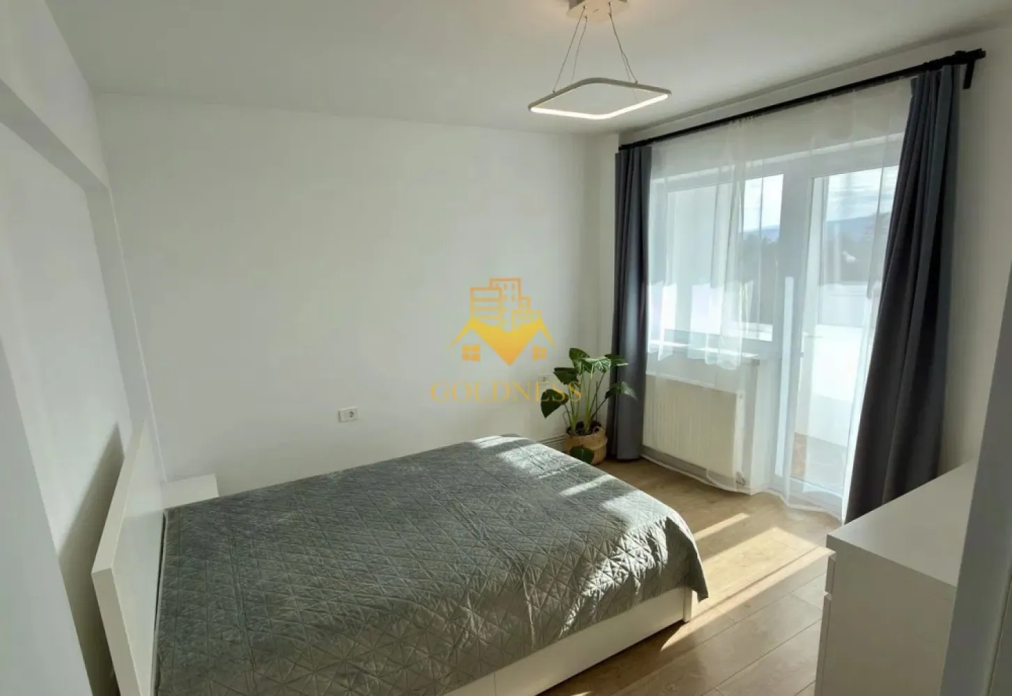2 camere, decomandate, Modern, Zona Albac, Hotel Royal, Gheorgheni - GOLDNESS Imobiliare vă propune spre închiriere un apartament renovat cu 2 camere complet mobilat și utilat, la etajul 4 într-un imobil 10 etaje, în Cartierul Gheorgheni. Posibilitate de parcare in zona ! Se află în apropierea stațiilor de transport în comun, magazine, restaurante, spații verzi, farmacii, etc. Apartamentul este compartimentat astfel: - dormitor cu pat matrimonial, birou, noptiere - living cu canapea extensibila, masuta pentru cafea, comoda tv, TV, dressing generos - bucatarie complet mobilata, utilata, loc de luat masa - baie cu dus walk-in, calorifer port prosop și dulap pentru depozitare. - balcon de 6 mp. Imobilul este dotat cu toate cele necesare- centrală proprie, frigider, aragaz, hotă, mașină de spălat haine, etc. Dacă sunteți interesați de acest apartament și doriți să îl vizionați, dar și pentru alte oferte nu ezitați să ne contactați telefonic sau prin e-mail. Vă stăm la dispoziție! Pentru intermediere se percepe un comision de 50% din prețul chiriei! }}