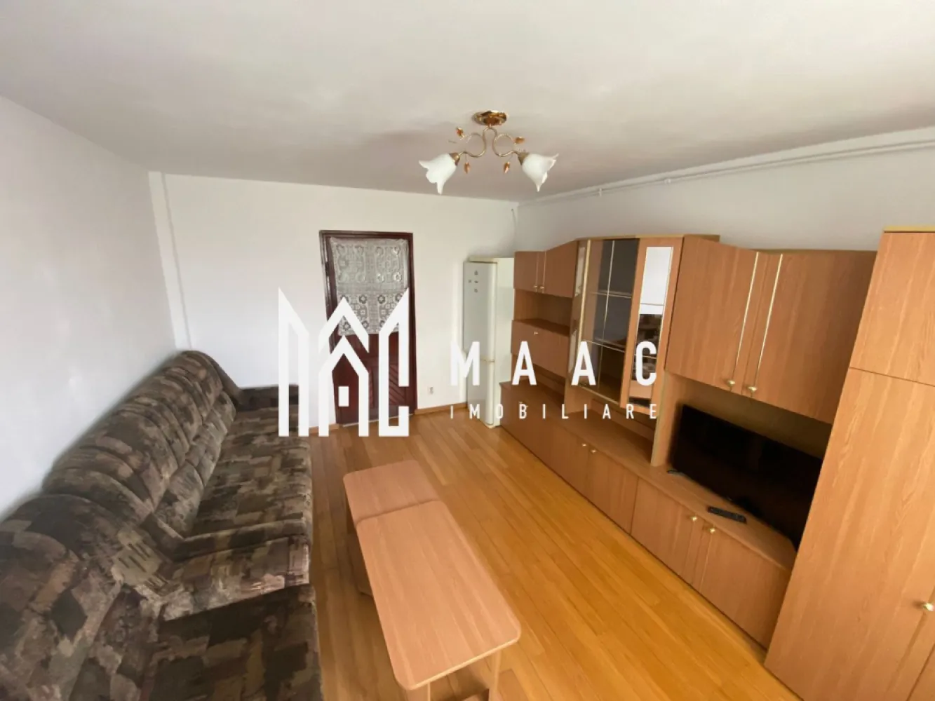 Garsonieră Mobilată I Ideală pentru Investiție I Zona Compa - Maac Imobiliare prezintă o Garsonieră de Vânzare în Zona Compa - Oportunitate Ideală de Investiție
Suprafață: 24 mp
Stare: Mobilată și utilată modest

Descoperiți această garsonieră confortabilă situată în zona Compa, ideală pentru cei care caută o investiție profitabilă sau o locuință compactă și accesibilă. Cu o suprafață de 24 de metri pătrați, această proprietate oferă tot ce aveți nevoie pentru un stil de viață simplu și funcțional.

Caracteristici principale:

Suprafață utilă: 24 mp, optim compartimentați pentru a maximiza spațiul disponibil.
Mobilată și utilată: Garsoniera este pregătită pentru a fi locuită imediat, oferind mobilierul și echipamentele de bază necesare.
Locație: Situată într-o zonă liniștită și accesibilă, cu proximitate față de punctele de interes major, transport public, magazine și alte facilități.
Avantaje pentru investitori:

Rentabilitate: Datorită prețului accesibil și cererii constante pe piața de închiriere, această garsonieră reprezintă o oportunitate excelentă de investiție.

Pentru mai multe informatii specificati ca ati vazut anuntul cu ID: CP2085825