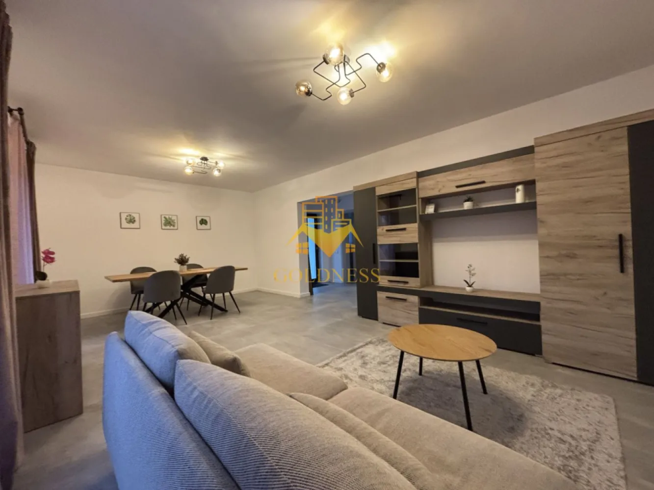 Duplex lux, de închiriat, 4 camere, parcare, curte, terasă,250mp teren - GOLDNESS Imobiliare vă propune spre închiriere un duplex cu 5 camere parțial mobilat și utilat, regim P+1. Dispune de 2 locuri de parcare! Se află în apropierea stațiilor de transport în comun, magazine, restaurante, spații verzi, farmacii, etc. Această proprietate este compartimentată astfel: Parter: - living cu canapea extensibilă, loc de servit masa. - bucatarie decomadata, complet utilată și mobilată, - hol acces. Etaj: - 3 dormitoare spațioase, 2 băi cu cabina de dus respectiv cadă, calorifer port prosop și dulap pentru depozitare. Imobilul este dotat cu toate cele necesare- centrală proprie, încălzirea făcându-se prin pardoseală, frigider, aragaz, hotă, mașină de spălat haine, mașină de spălat vase etc. Dacă sunteți interesați de acest apartament și doriți să îl vizionați, dar și pentru alte oferte nu ezitați să ne contactați telefonic sau prin e-mail. Vă stăm la dispoziție! Pentru intermediere se percepe un comision de 50% din prețul chiriei! }}